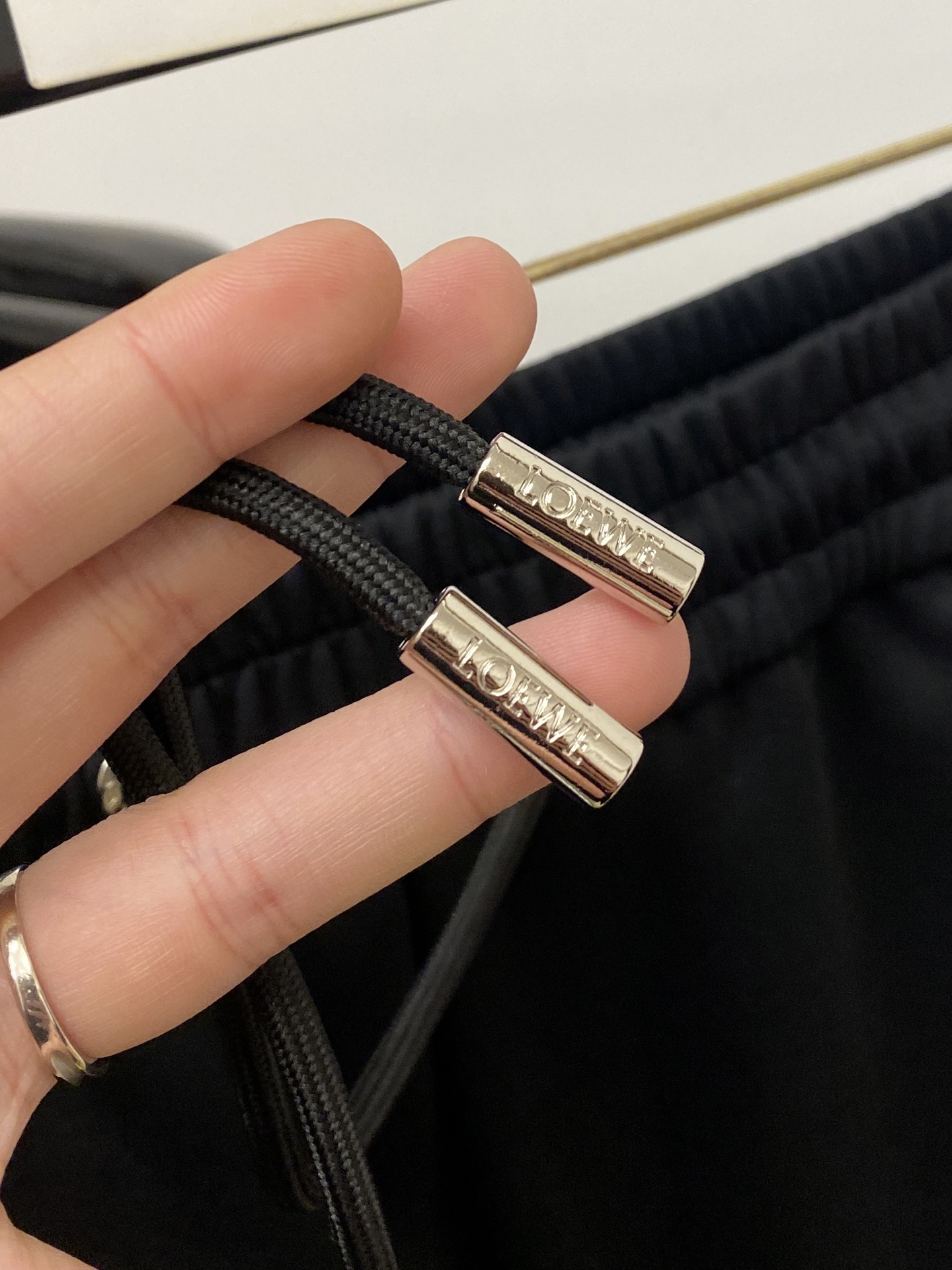 支持年后退换！ ￼罗意威、2025爆款休闲裤 高弹显瘦必爆简约百搭爆款，做工精细，每一针都看得到用心，超