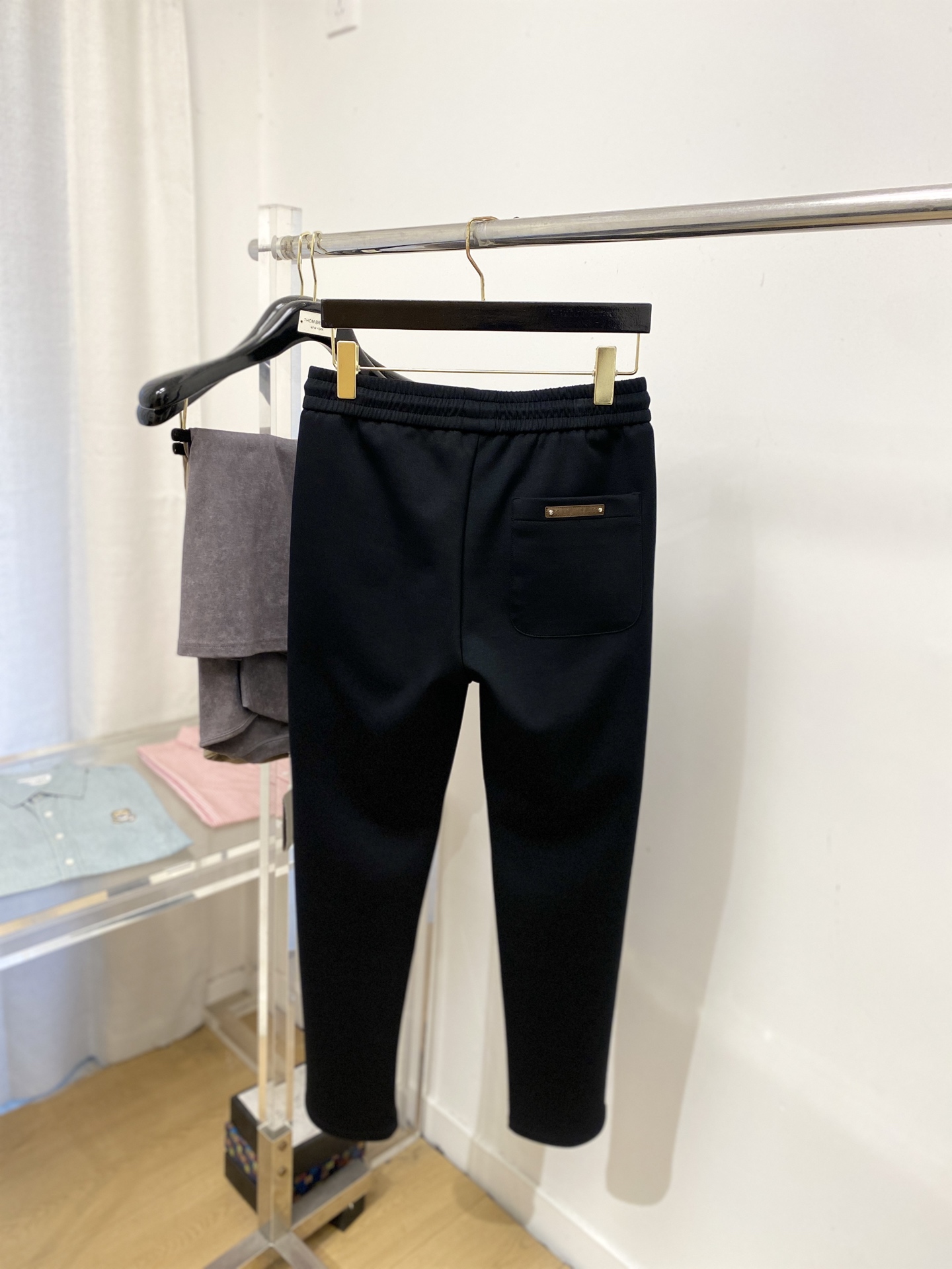 支持年后退换！ ￼罗意威、2025爆款休闲裤 高弹显瘦必爆简约百搭爆款，做工精细，每一针都看得到用心，超