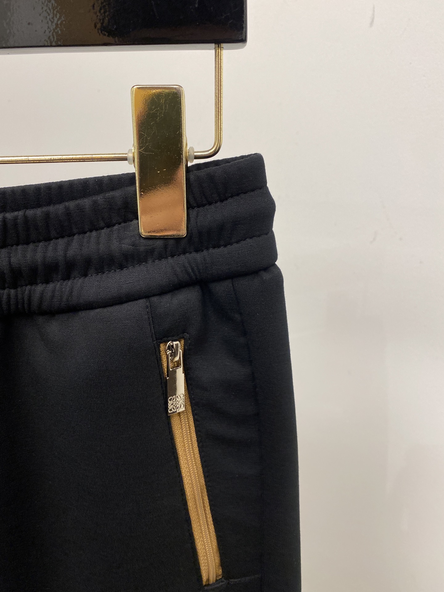 支持年后退换！ ￼罗意威、2025爆款休闲裤 高弹显瘦必爆简约百搭爆款，做工精细，每一针都看得到用心，超