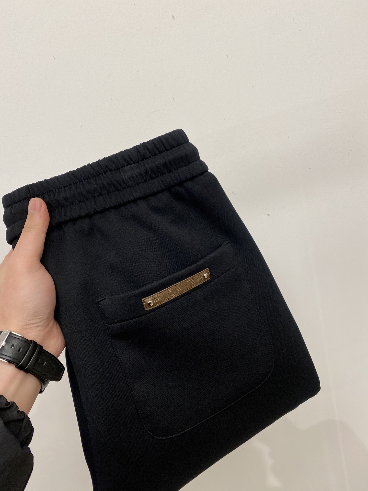 支持年后退换！ ￼罗意威、2025爆款休闲裤 高弹显瘦必爆简约百搭爆款，做工精细，每一针都看得到用心，超