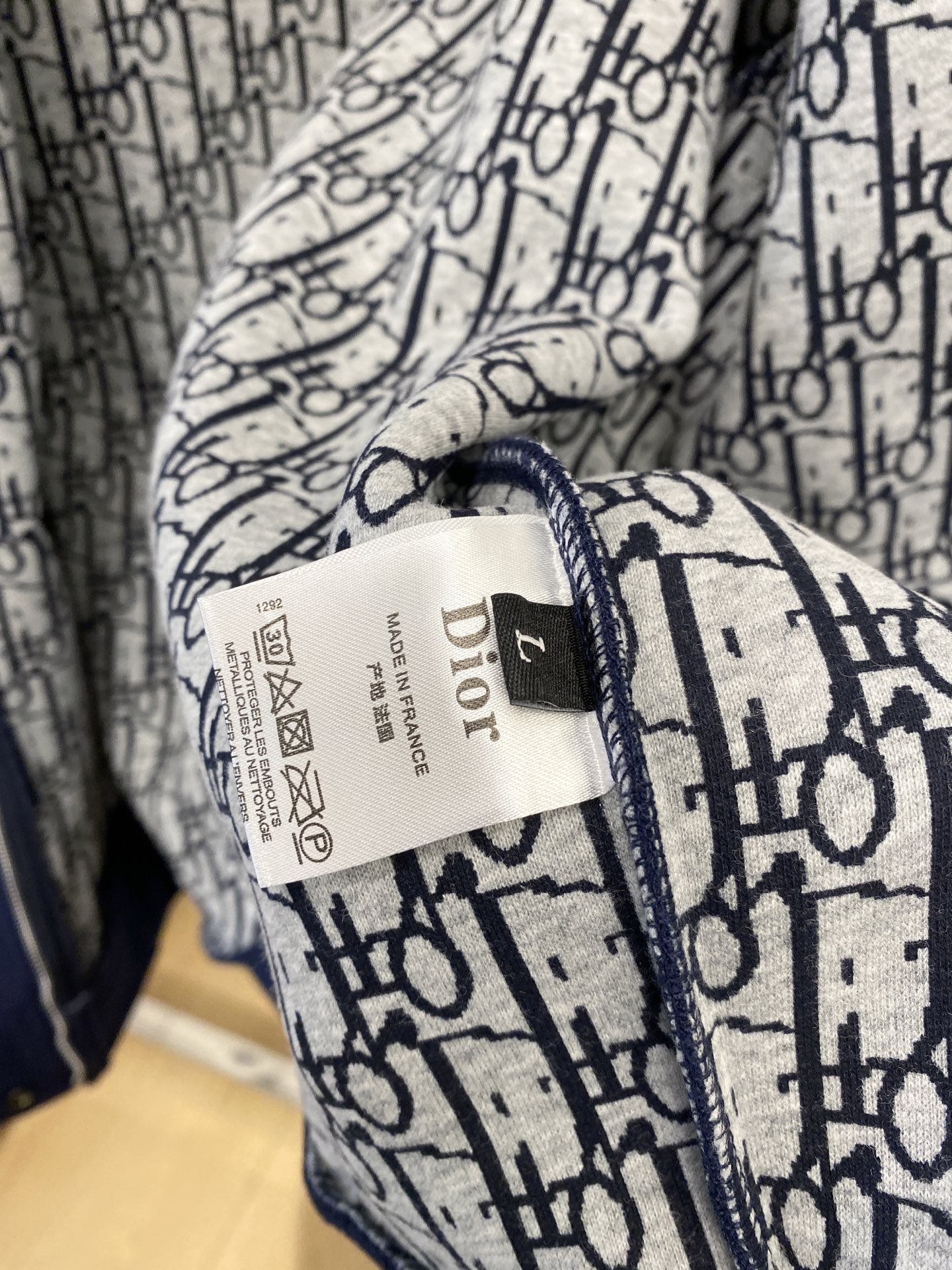 🌾退换迪奥、2025新品夹克外套，时尚帅气，胸前精致刺绣字母logo，简约百搭款，定制原版面料，不仅挺括