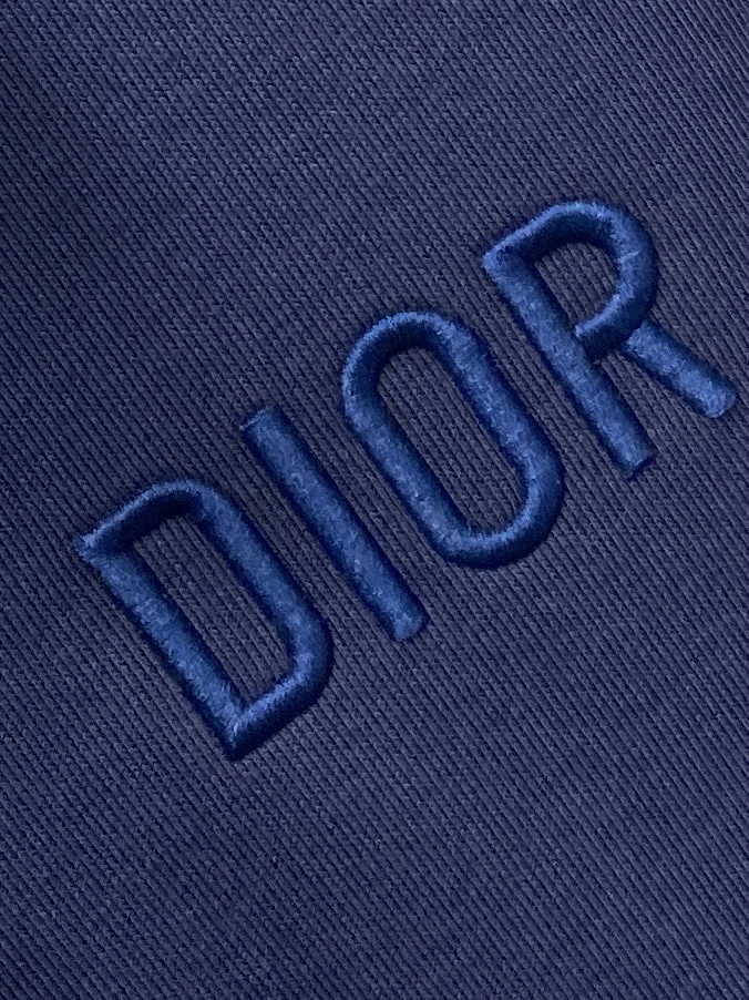 🌾退换迪奥、2025新品夹克外套，时尚帅气，胸前精致刺绣字母logo，简约百搭款，定制原版面料，不仅挺括