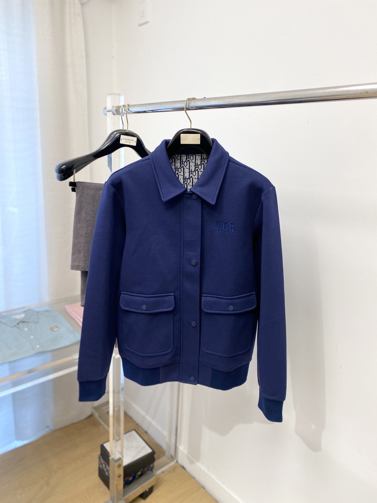 🌾退换迪奥、2025新品夹克外套，时尚帅气，胸前精致刺绣字母logo，简约百搭款，定制原版面料，不仅挺括
