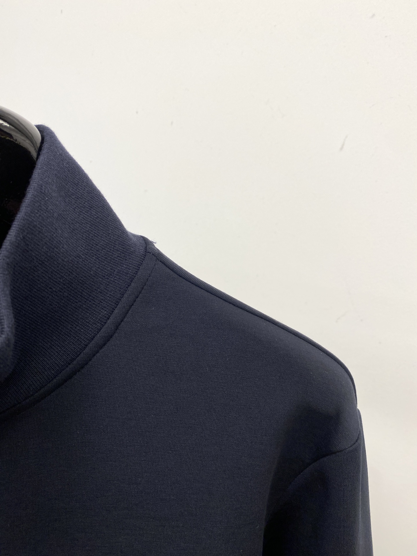 🌾退换￼ lP🆕、2025新品半拉链卫衣，帅气时尚，胸前精致刺绣图案字母logo，简约百搭款。面料棉 不