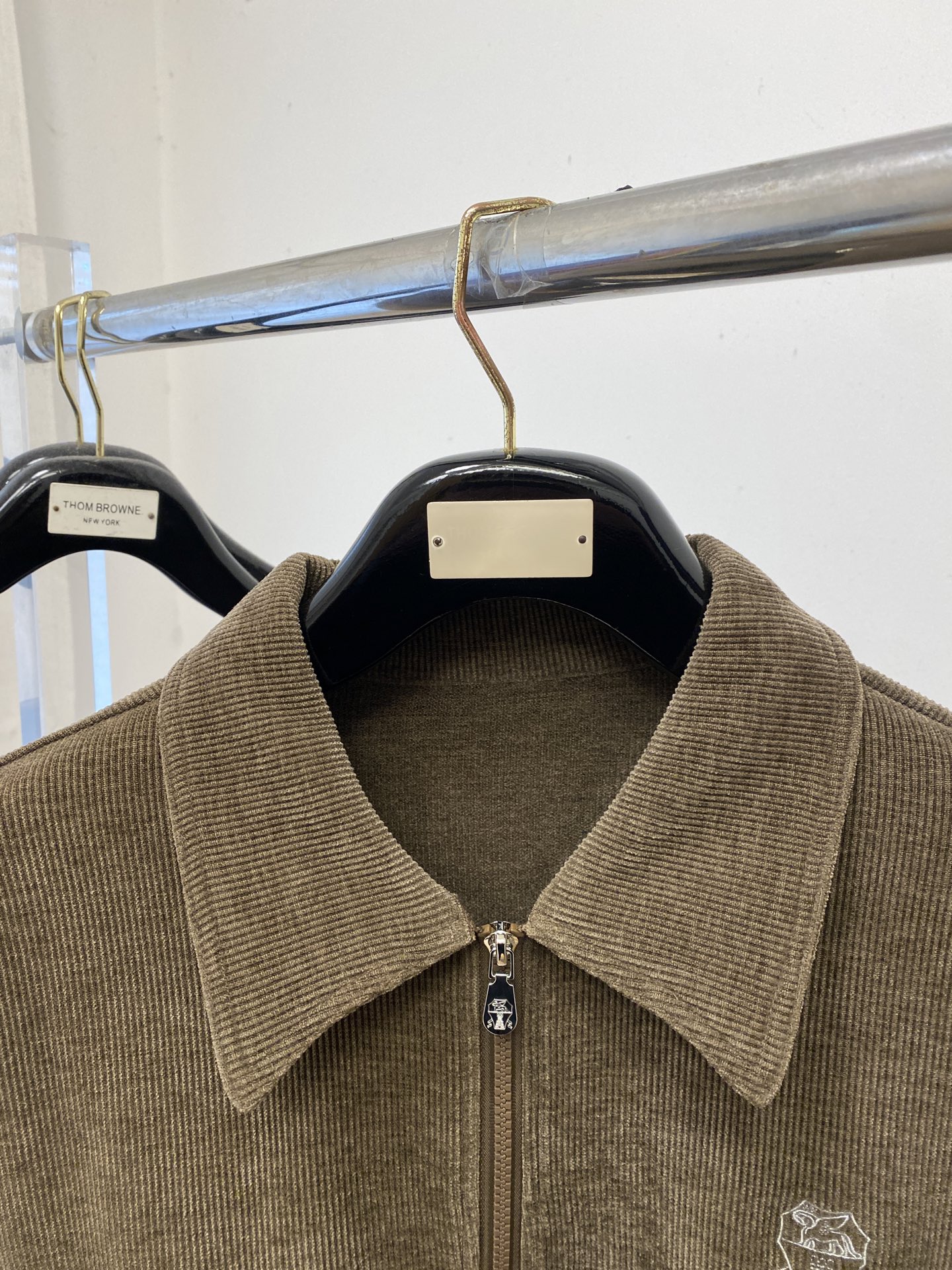 🌾退换Brunello Cucinelli、2025新品夹克外套，时尚帅气，胸前精致刺绣图案logo，简