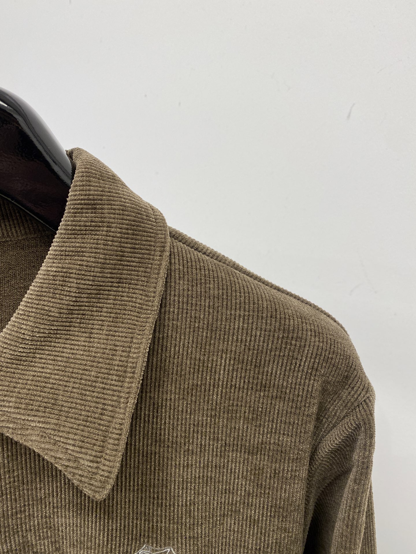 🌾退换Brunello Cucinelli、2025新品夹克外套，时尚帅气，胸前精致刺绣图案logo，简