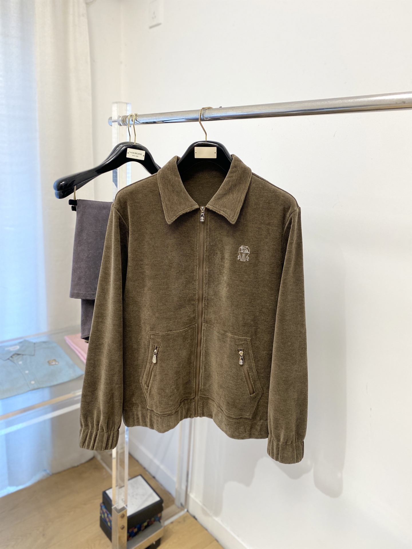 🌾退换Brunello Cucinelli、2025新品夹克外套，时尚帅气，胸前精致刺绣图案logo，简