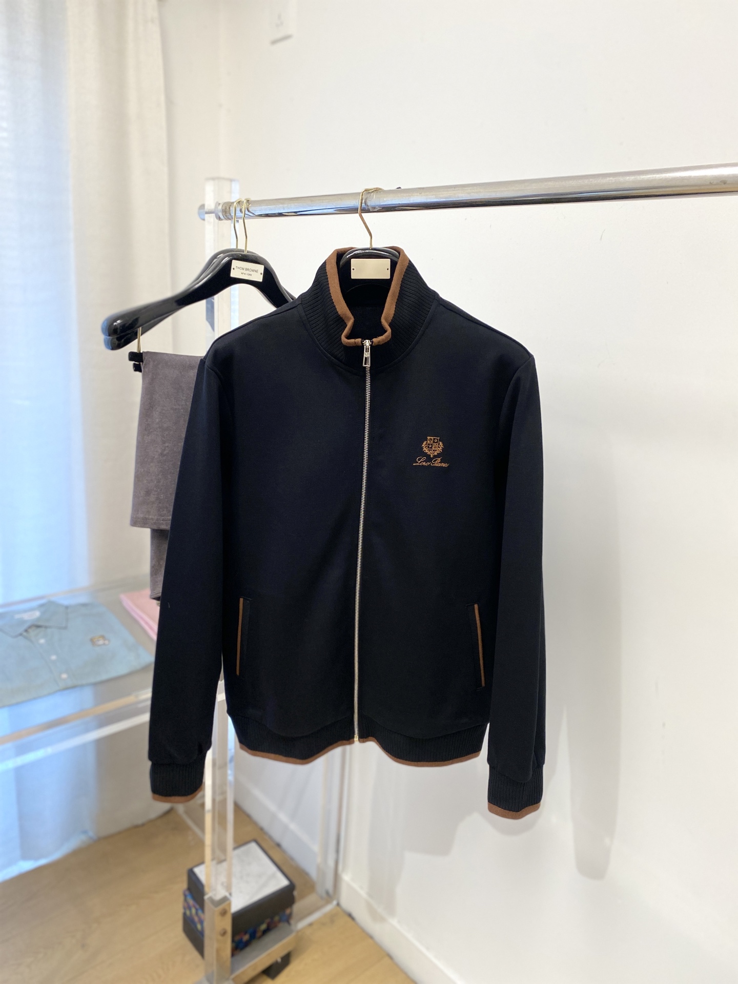 🌾退换lP🆕、2025新品卫衣外套，帅气时尚，胸前精致刺绣图案字母logo，简约百搭款。面料棉 不仅挺括