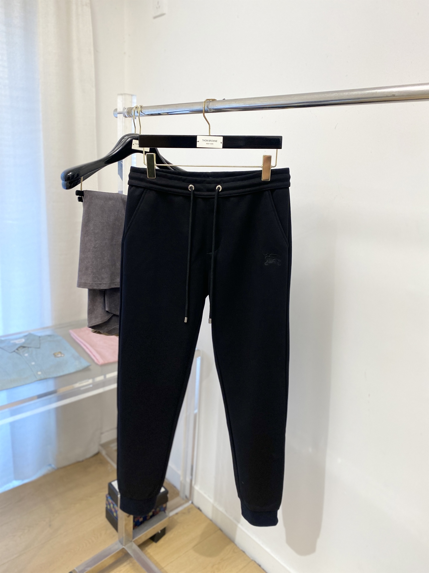 ￼🌾退换巴宝莉、2025爆款休闲裤 高弹显瘦必爆简约百搭爆款，做工精细，每一针都看得到用心，超多明星网红