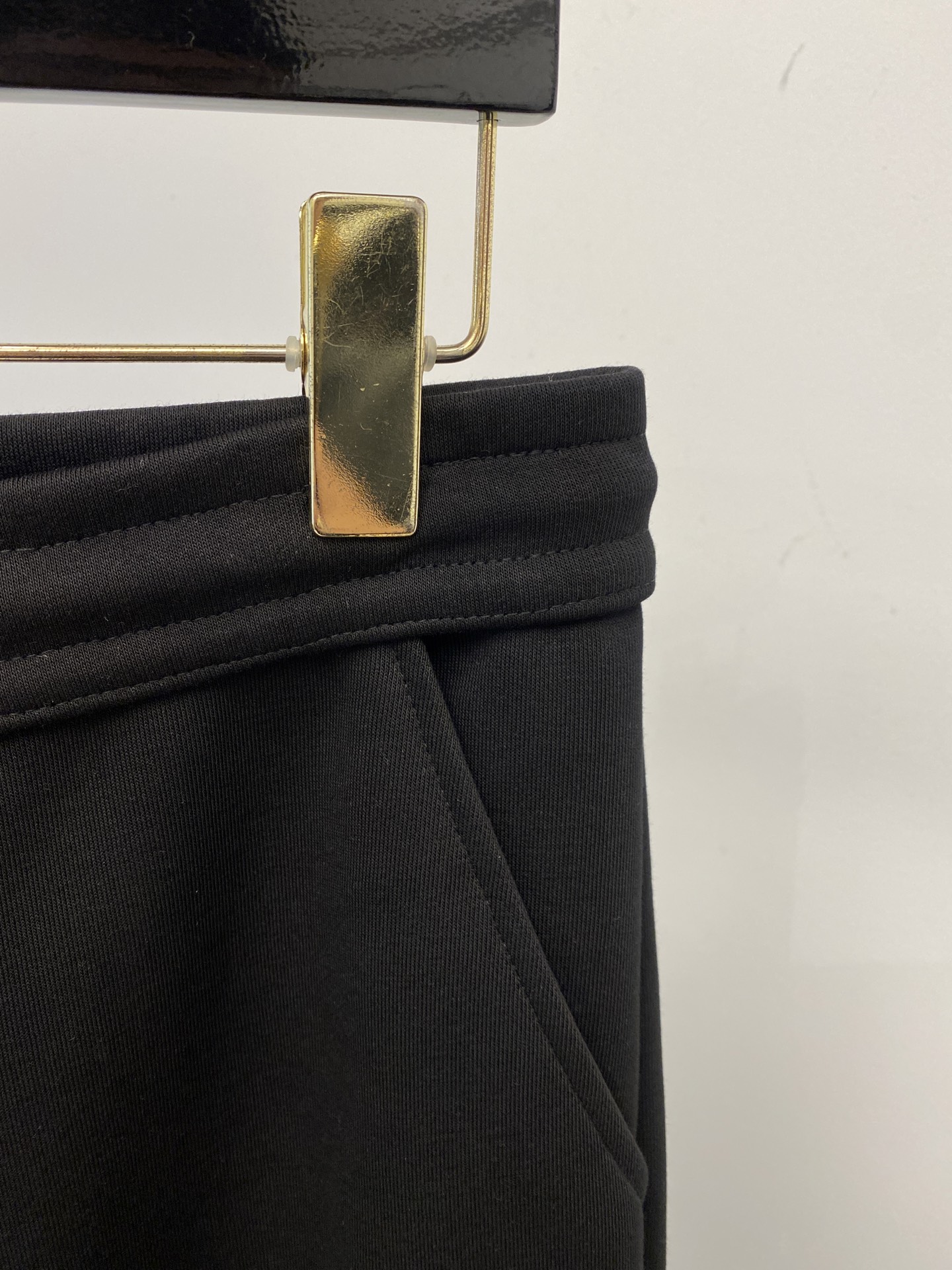 ￼🌾退换巴宝莉、2025爆款休闲裤 高弹显瘦必爆简约百搭爆款，做工精细，每一针都看得到用心，超多明星网红