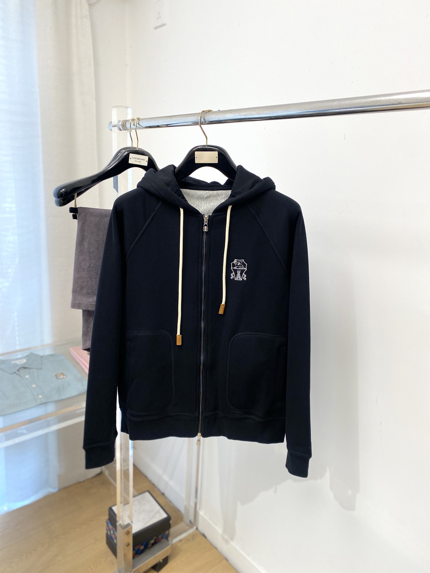 NO:685937,Brunello Cucinelli, 2025 new sweatshirt jacket, handsome and fashionable, with exquisite embroidered logo pattern on the chest, simple and versatile. The fabric cotton is not only crisp and maintains the trendy silhouette, but also comfortable to wear, and the yarn is more delicate. Size M-3XL,, brunello cucinelli, hoodie, sweatshirts, jackets & coats,19860909Brunello Cucinelli、2025新品卫衣外套,帅气时尚,胸口精致刺绣图案logo,简约百搭款.面料棉 不仅挺括,保持潮流的廓形,又穿着舒适,纱织更细腻,码数M-3XL,,brunello cucinelli,hoodie,sweatshirts,jackets & coats,,Men's clothing