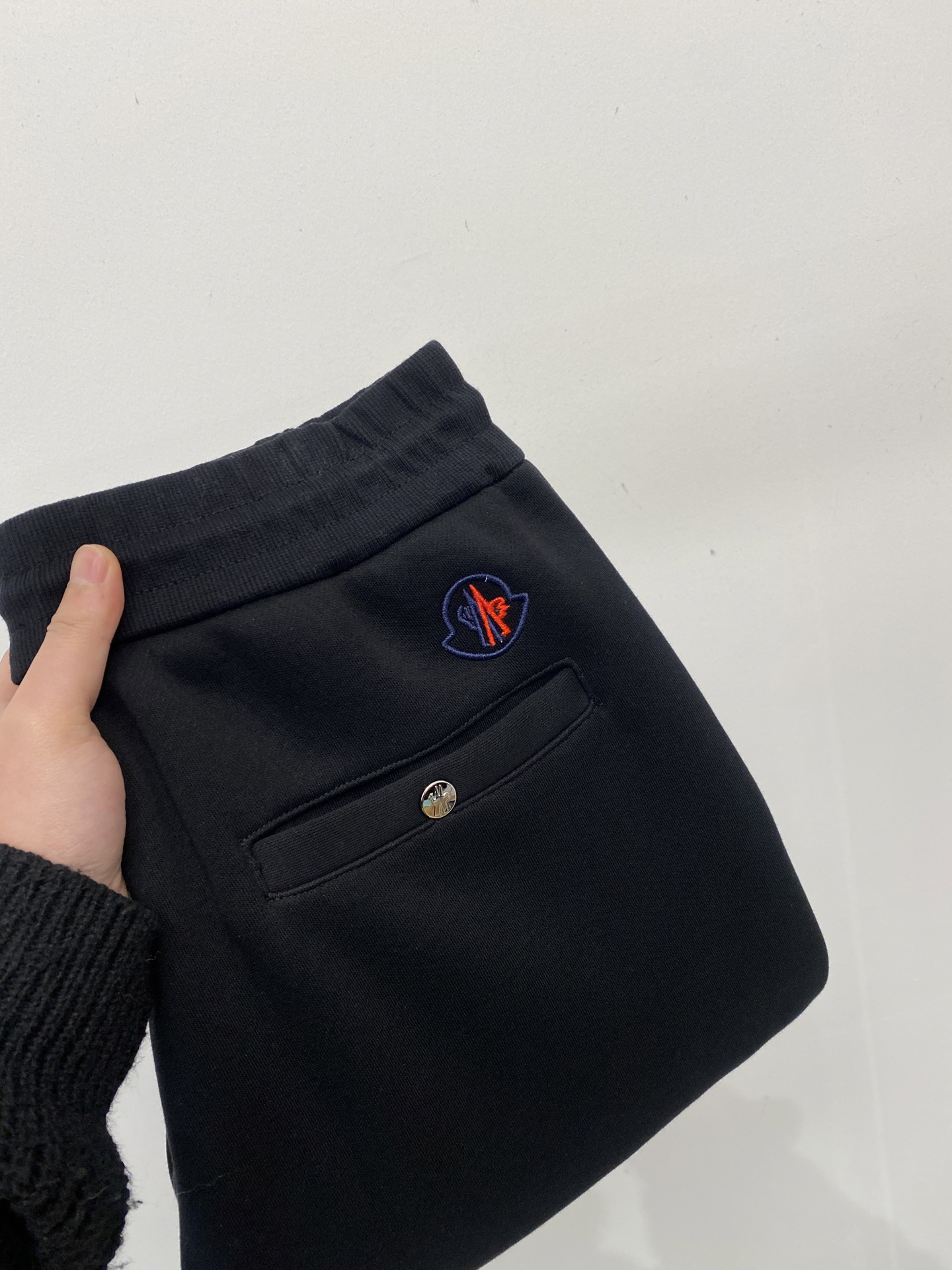 NO:685929,Covered mouth, 2025 popular casual pants, high elasticity, slimming, simple and versatile, popular style, fine workmanship, every stitch can be seen attentiveness, favorite of many celebrities and Internet celebrities, elongating body proportions!  Slightly elastic ^_^Comfortable fabric Details Body size M-3XL,,Moncler,19860909蒙口、2025爆款休闲裤 高弹显瘦必爆简约百搭爆款,做工精细,每一针都看得到用心,超多明星网红最爱 拉长身材比例哦！微弹 ^_^舒适面料 细节体码数M-3XL,,Moncler,,Men's clothing