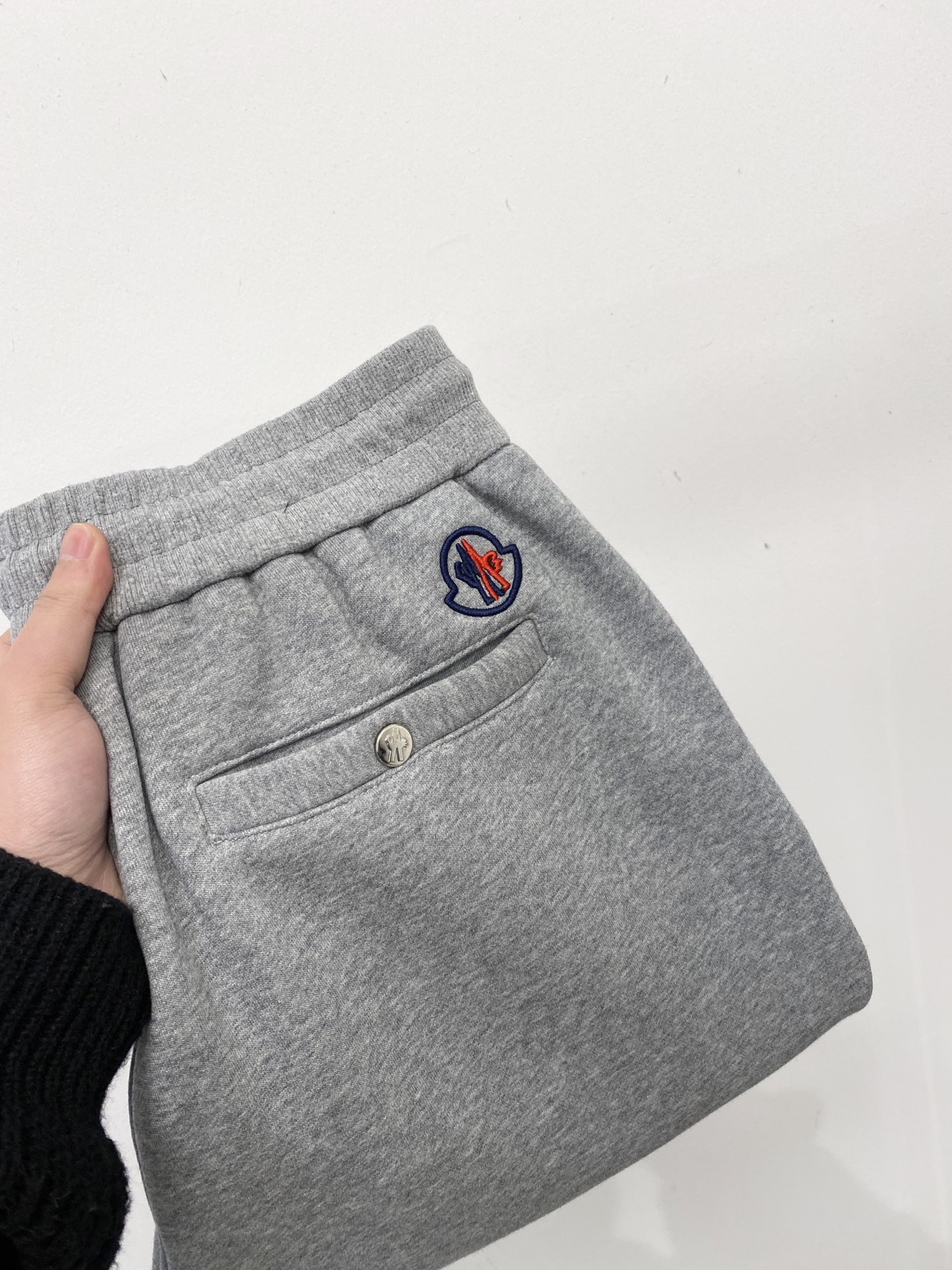 NO:685918,Covered mouth, 2025 popular casual pants, high elasticity, slimming, simple and versatile, popular style, fine workmanship, every stitch can be seen attentiveness, favorite of many celebrities and Internet celebrities, elongating body proportions!  Slightly elastic ^_^Comfortable fabric Details Body size M-3XL,,Moncler,19860909蒙口、2025爆款休闲裤 高弹显瘦必爆简约百搭爆款,做工精细,每一针都看得到用心,超多明星网红最爱 拉长身材比例哦！微弹 ^_^舒适面料 细节体码数M-3XL,,Moncler,,Men's clothing