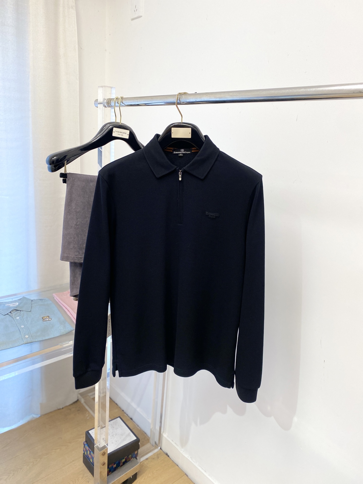 支持年后退换！ ￼杰尼亚、2025新品长袖，时尚帅气，简约百搭款，胸前顶级凹凸印胶字母logo，定制原版