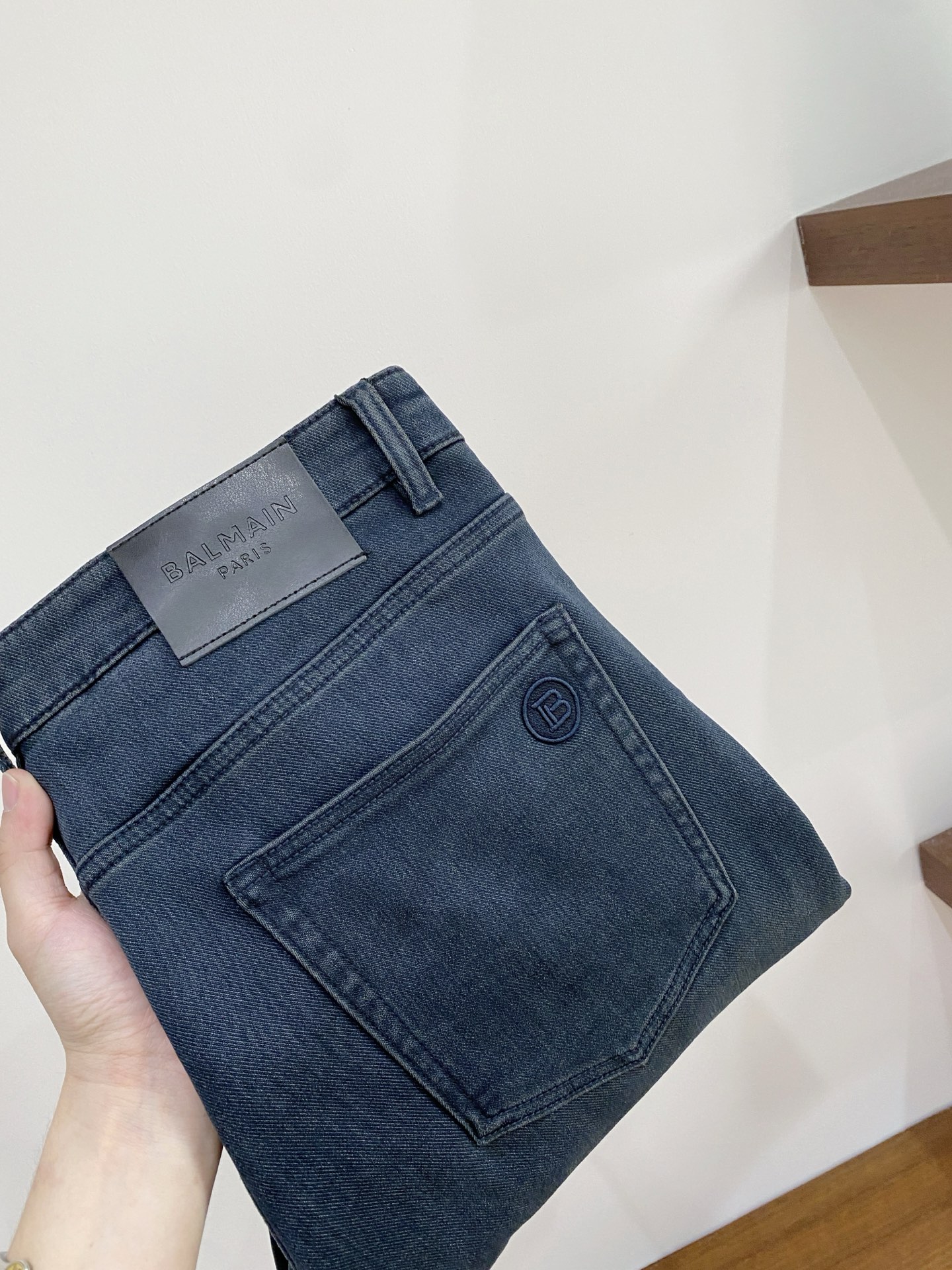 NO:684800,BALMAIN Balmain, 2025 latest products, available at counters simultaneously, original goods, washed casual jeans, imported original washed stretch fabrics, comfortable and elastic, original hardware accessories decorated with logo, super correct version, extremely high grade, counter quality, fashionable upper body, size 29-40, buy now,,balmain,balmain,jeans,19860909BALMAIN 巴尔曼、2025最新品,专柜同步有售,原单狠货,水洗休闲牛仔裤,进口原版水洗弹力面料,舒适有弹性,原版五金辅料装饰logo,版型超正,档次极高,专柜品质,上身时尚有型,码数29-40 立即抢购,,balmain,balmain,jeans,,Men's clothing