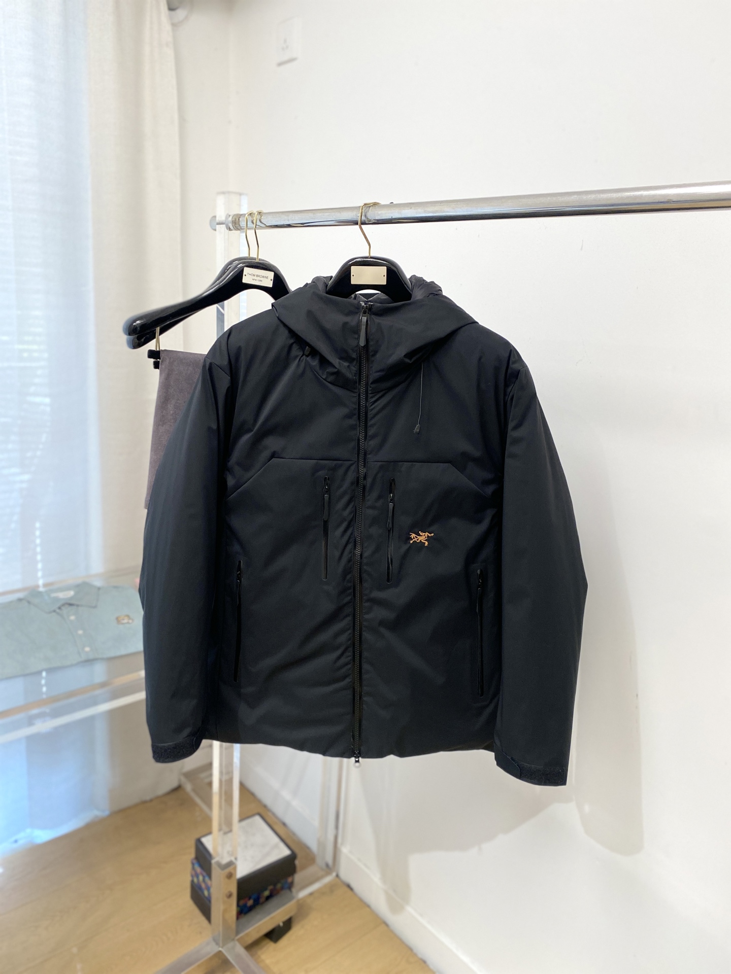 NO:691239,Arc'teryx, the latest 2025 men's cotton jacket, the fabric is soft and comfortable.  The upper body shape is awesome.  zipper.  The accessories are all custom-supplied and imported fabrics, which are light and comfortable, warm and stylish, simple and elegant!  Lightweight and warm, the best choice to keep out the cold in autumn and winter. Size S-2XL, arc'teryx, jackets & coats,19860909始祖鸟、2025最新款男士棉服夹克、面料柔软舒适 ．上身版型超赞 ．拉链．辅料都是客供 、进口面料,轻便舒适,保暖有型、简单大方款式！轻便保暖、秋冬御寒的最佳选择 码数S-2XL,arc'teryx,jackets & coats,,Men's clothing