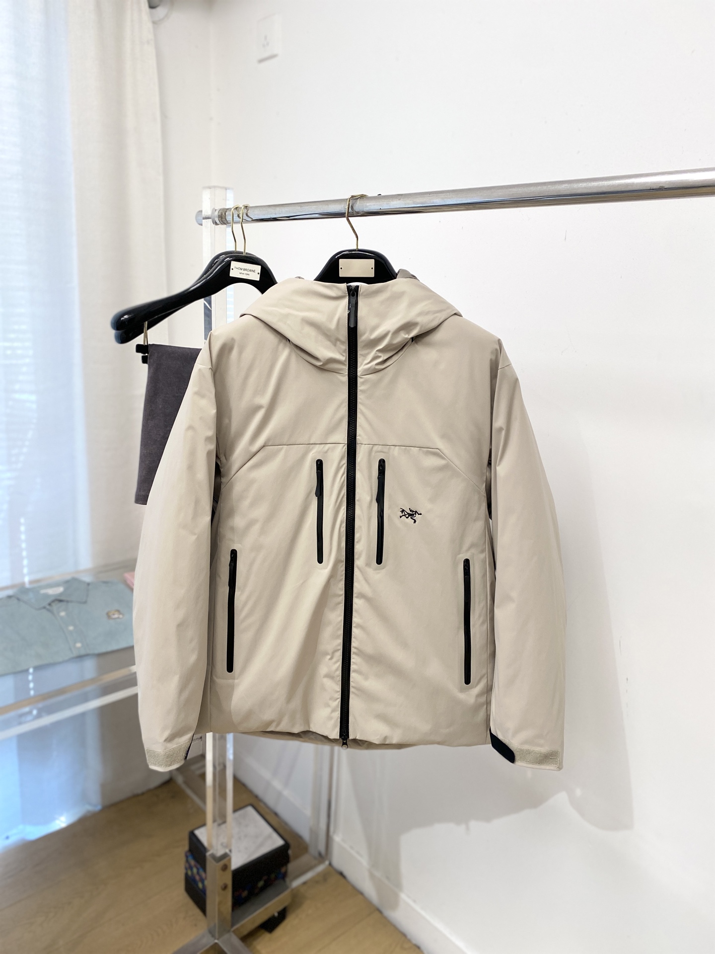 NO:691236,Arc'teryx, the latest 2025 men's cotton jacket, the fabric is soft and comfortable.  The upper body shape is awesome.  zipper.  The accessories are all custom-supplied and imported fabrics, which are light and comfortable, warm and stylish, simple and elegant!  Lightweight and warm, the best choice to keep out the cold in autumn and winter. Size M-3XL, arc'teryx, jackets & coats,19860909始祖鸟、2025最新款男士棉服夹克、面料柔软舒适 ．上身版型超赞 ．拉链．辅料都是客供 、进口面料,轻便舒适,保暖有型、简单大方款式！轻便保暖、秋冬御寒的最佳选择 码数Ｍ-3XL,arc'teryx,jackets & coats,,Men's clothing