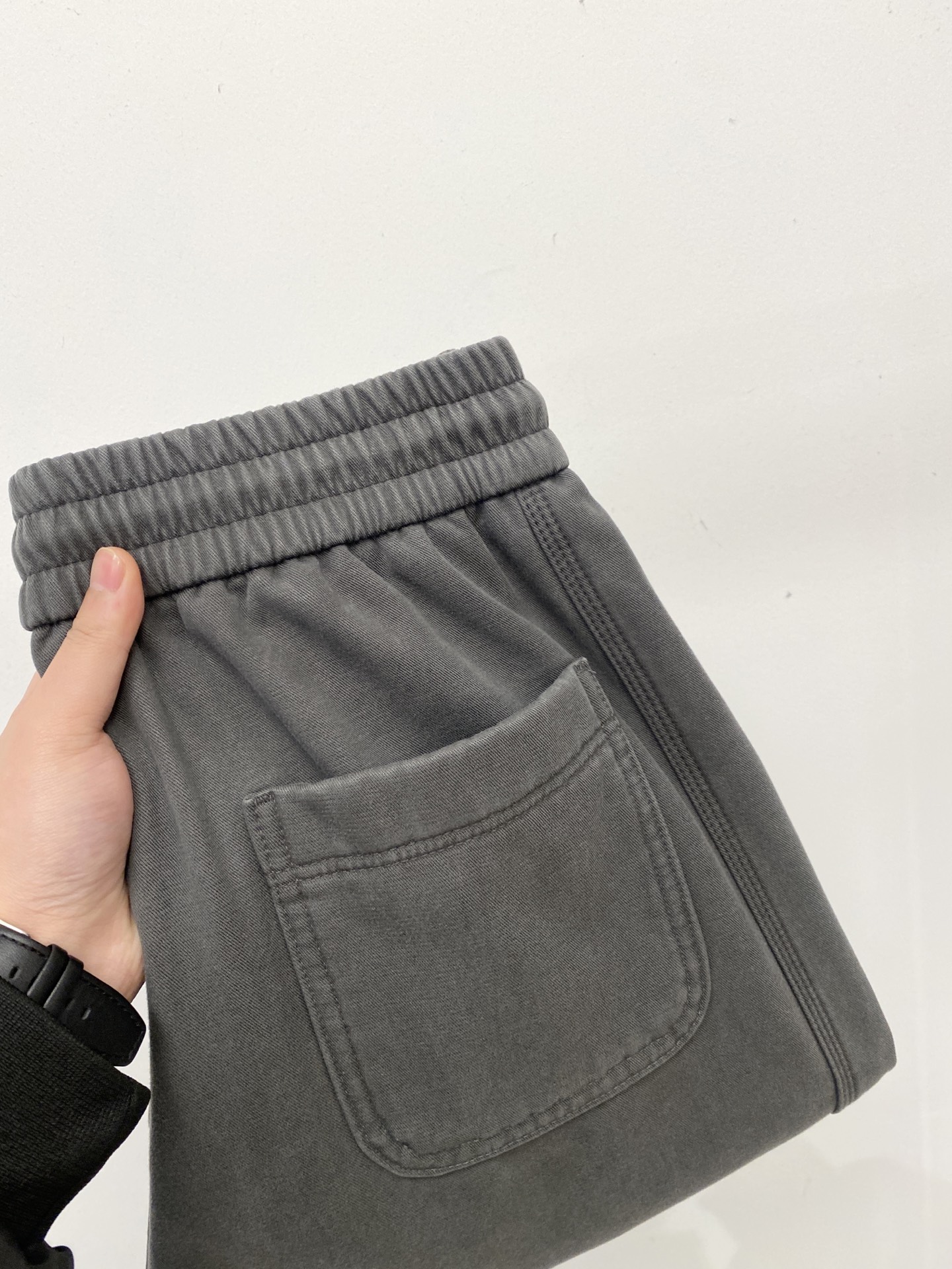 NO:691247,Arc'teryx, 2025 popular casual pants. High elasticity, slimming, simple and versatile, popular style. Fine workmanship, every stitch can be seen attentive. It is loved by many celebrities and Internet celebrities. It lengthens the body proportions!  Slightly elastic ^_^Comfortable fabric Details body size 29-38, arc'teryx,19860909始祖鸟、2025爆款休闲裤 高弹显瘦必爆简约百搭爆款,做工精细,每一针都看得到用心,超多明星网红最爱 拉长身材比例哦！微弹 ^_^舒适面料 细节体码数29-38,arc'teryx,,Men's clothing