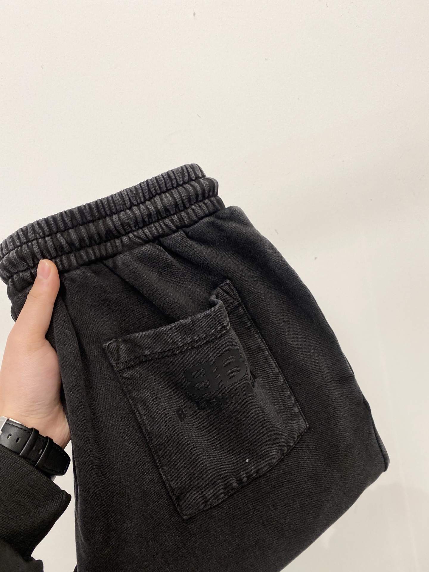 NO:691238,Balenciaga, 2025 popular casual pants, high elasticity, slimming, simple and versatile, popular style, fine workmanship, every stitch can be seen attentiveness, favorite of many celebrities and Internet celebrities, elongating body proportions!  Slightly elastic ^_^Comfortable fabric Details Body size S-2XL,,balenciaga,19860909巴黎世家、2025爆款休闲裤 高弹显瘦必爆简约百搭爆款,做工精细,每一针都看得到用心,超多明星网红最爱 拉长身材比例哦！微弹 ^_^舒适面料 细节体码数S-2XL,,balenciaga,,Men's clothing