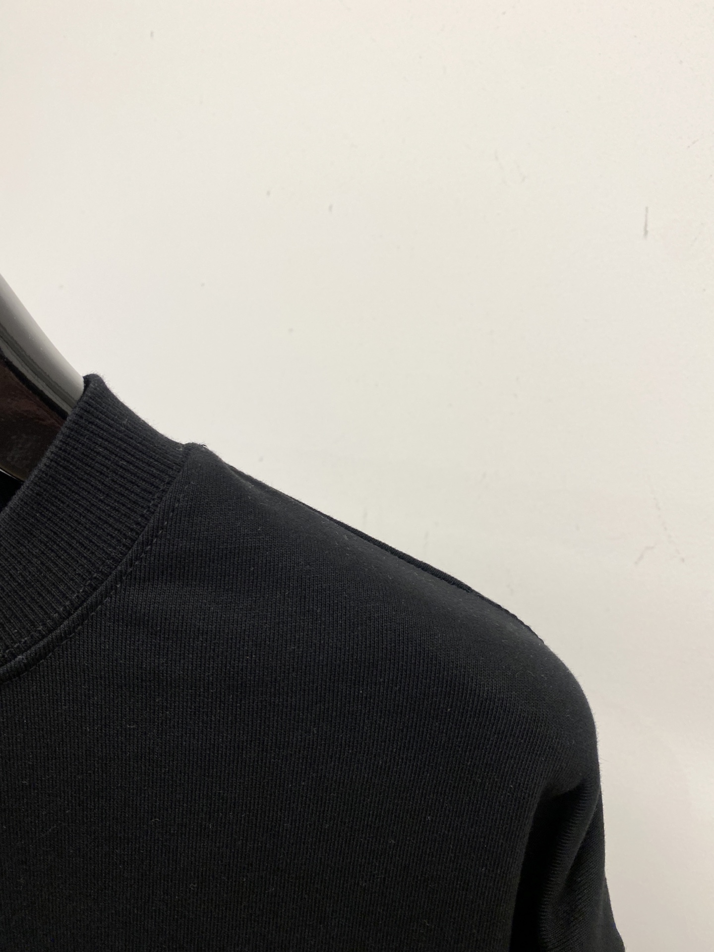 支持年后退换！ 路易威登、2025新品卫衣，时尚帅气，简约百搭款，胸前精致刺绣字母logo，定制原版面料