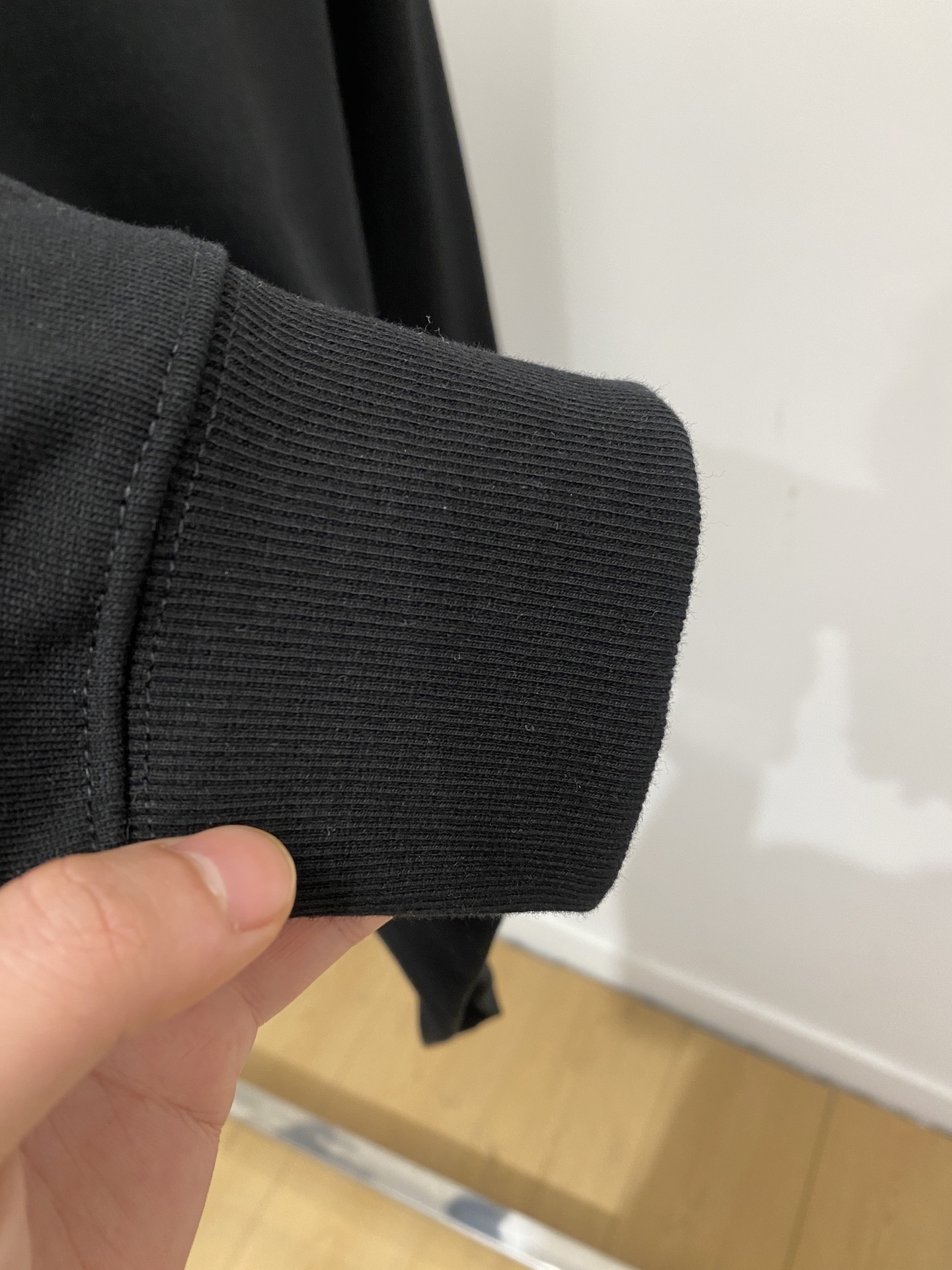 支持年后退换！ 路易威登、2025新品卫衣，时尚帅气，简约百搭款，胸前精致刺绣字母logo，定制原版面料