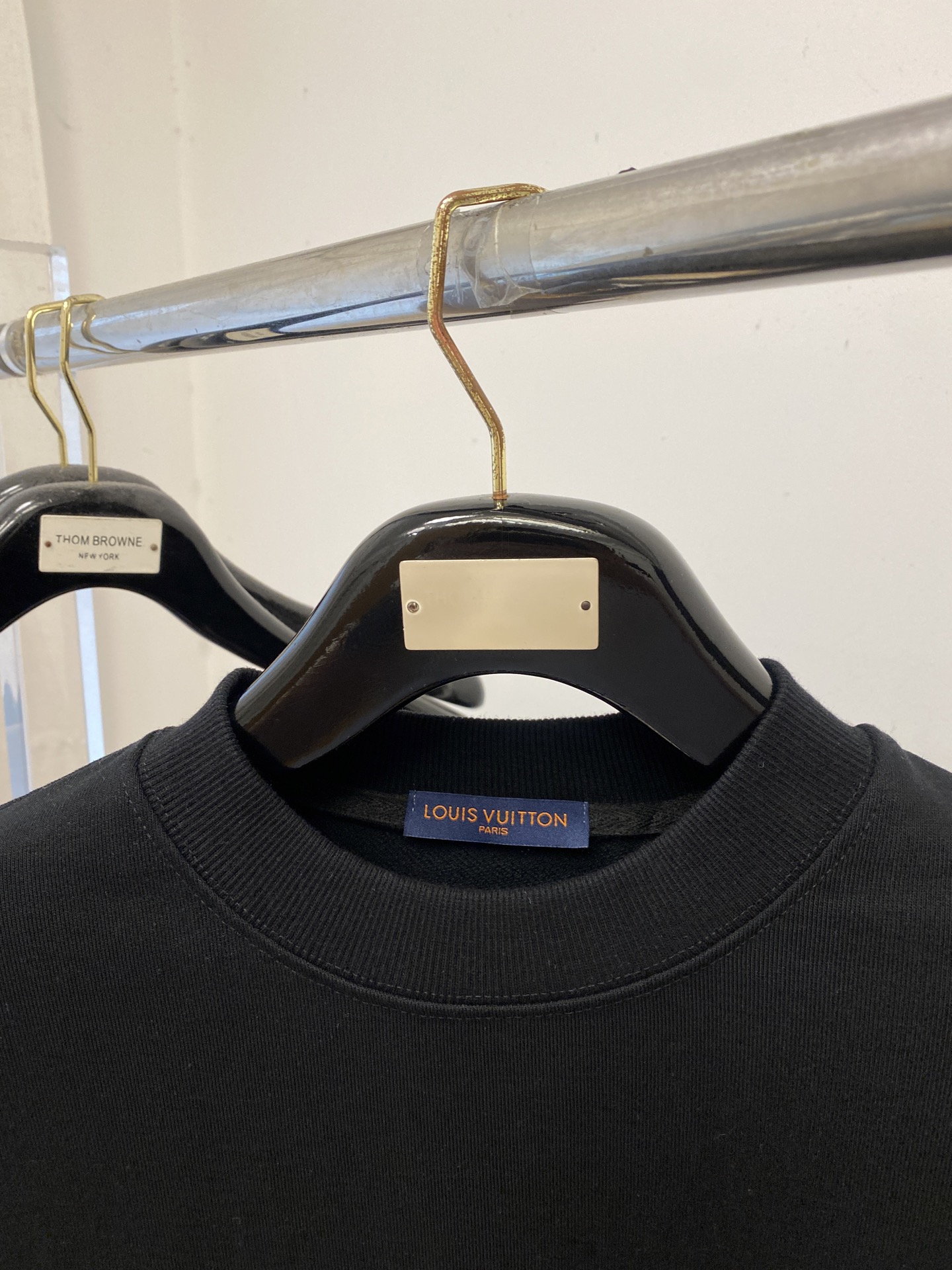 支持年后退换！ 路易威登、2025新品卫衣，时尚帅气，简约百搭款，胸前精致刺绣字母logo，定制原版面料