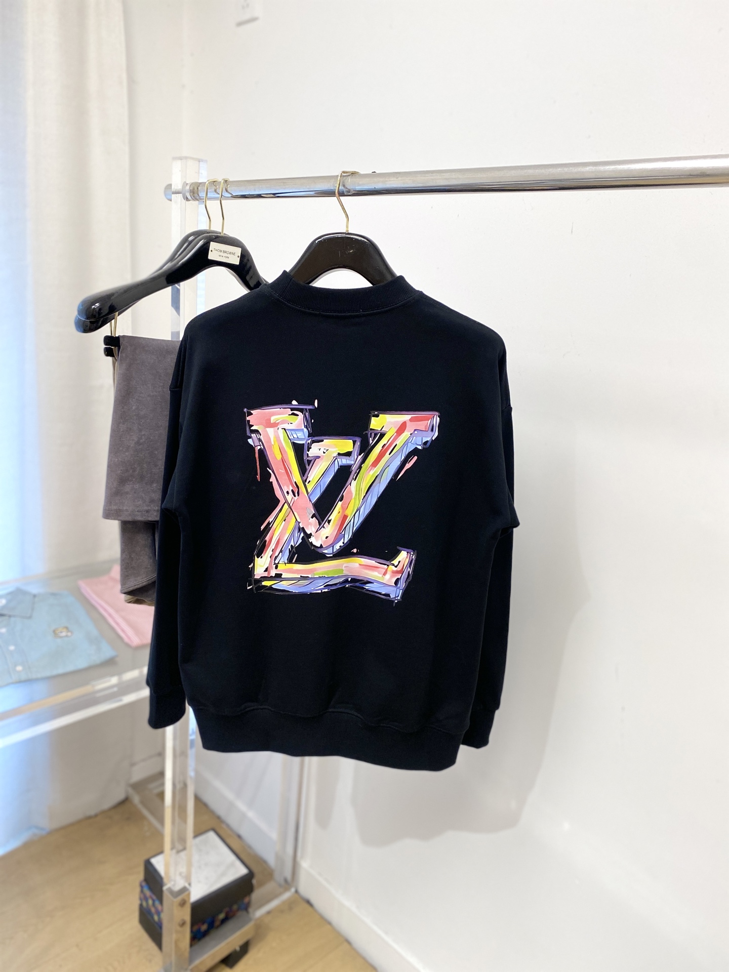 支持年后退换！ 路易威登、2025新品卫衣，时尚帅气，简约百搭款，胸前精致刺绣字母logo，定制原版面料