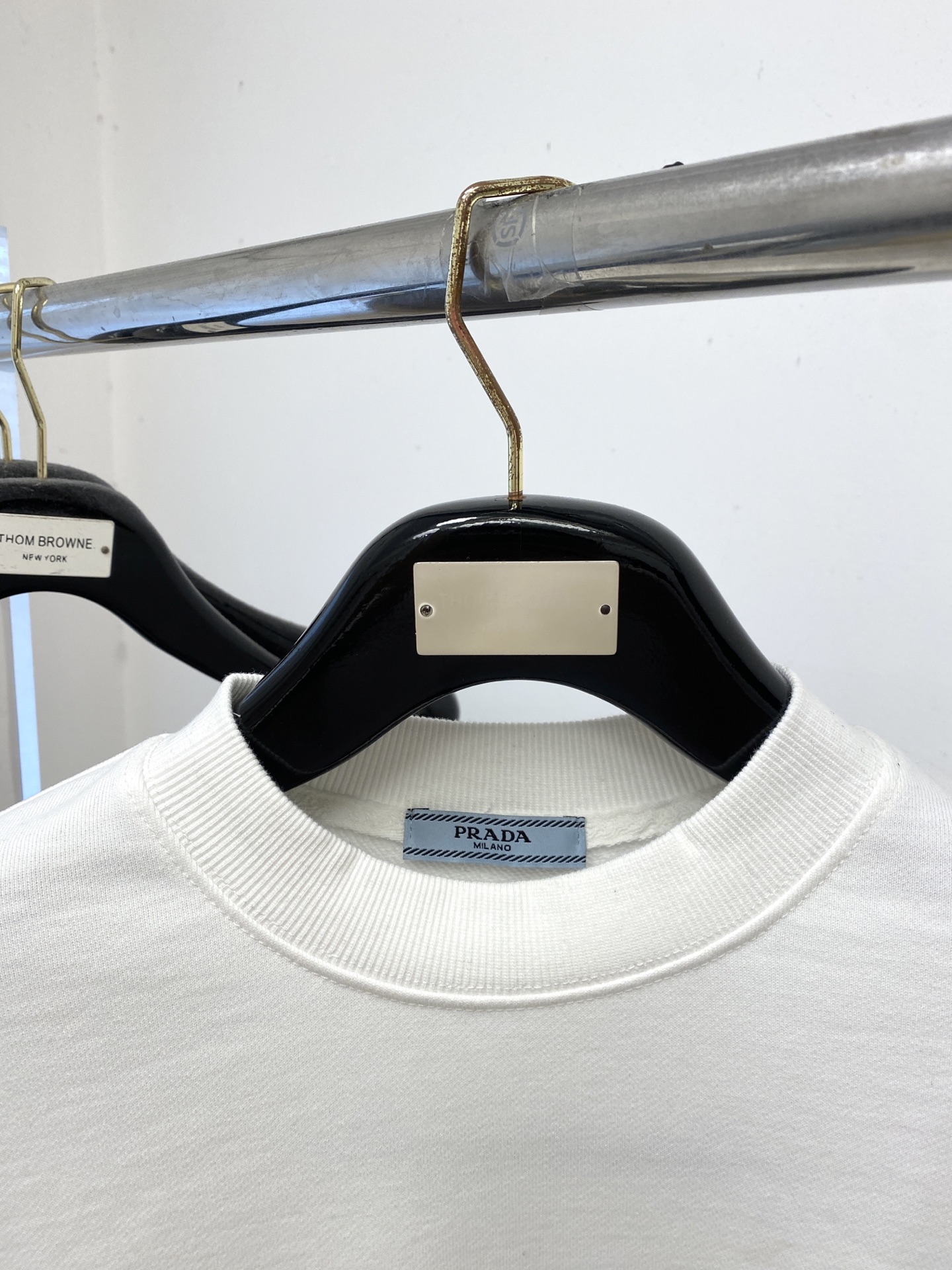 支持年后退换！ 普拉达、2025新品卫衣，时尚帅气，简约百搭款，胸前精致刺绣字母logo，定制原版面料，