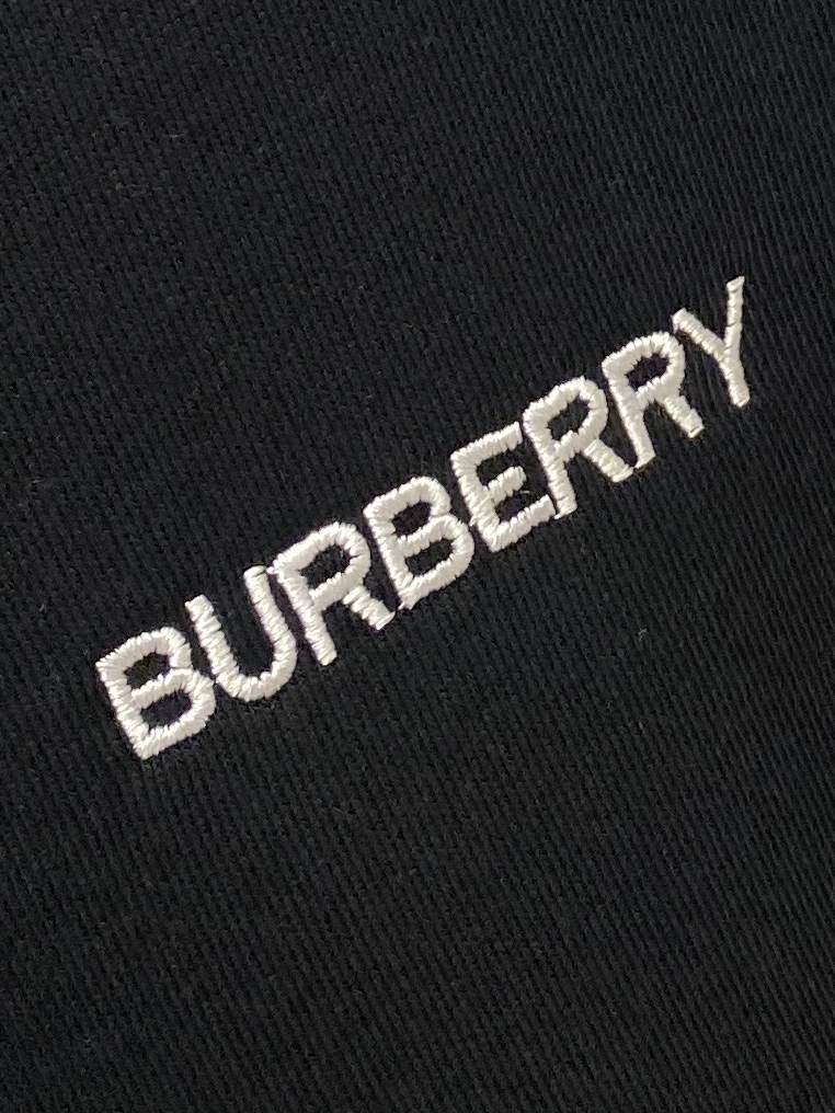 支持年后退换！ 巴宝莉、2025新品卫衣，时尚帅气，简约百搭款，胸前精致刺绣字母logo，定制原版面料，