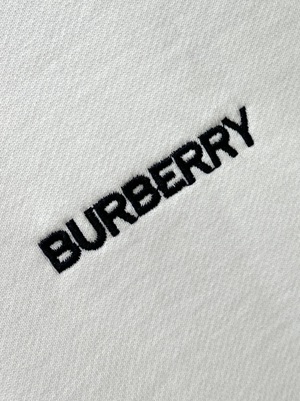 支持年后退换！ 巴宝莉、2025新品卫衣，时尚帅气，简约百搭款，胸前精致刺绣字母logo，定制原版面料，