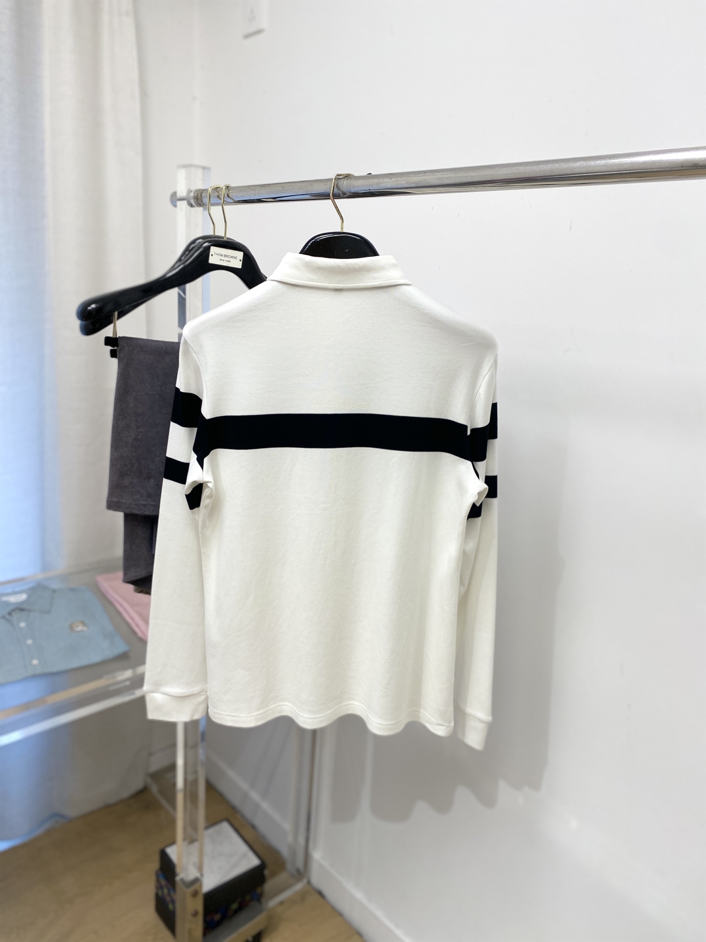 支持年后退换！ 普拉达、2025新品长袖，时尚帅气，简约百搭款，胸前五金装饰三角标logo，定制原版面料