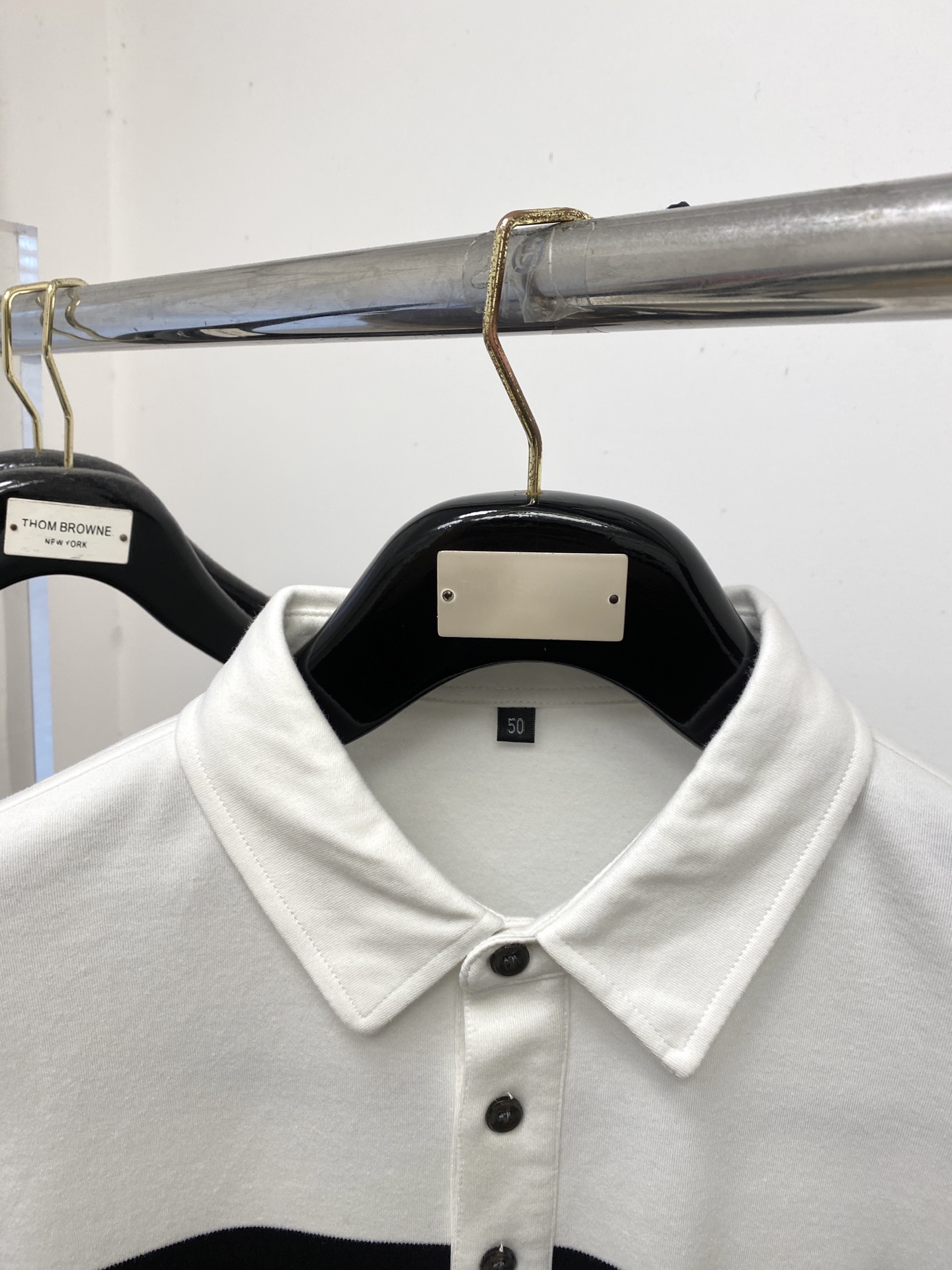 支持年后退换！ 普拉达、2025新品长袖，时尚帅气，简约百搭款，胸前五金装饰三角标logo，定制原版面料