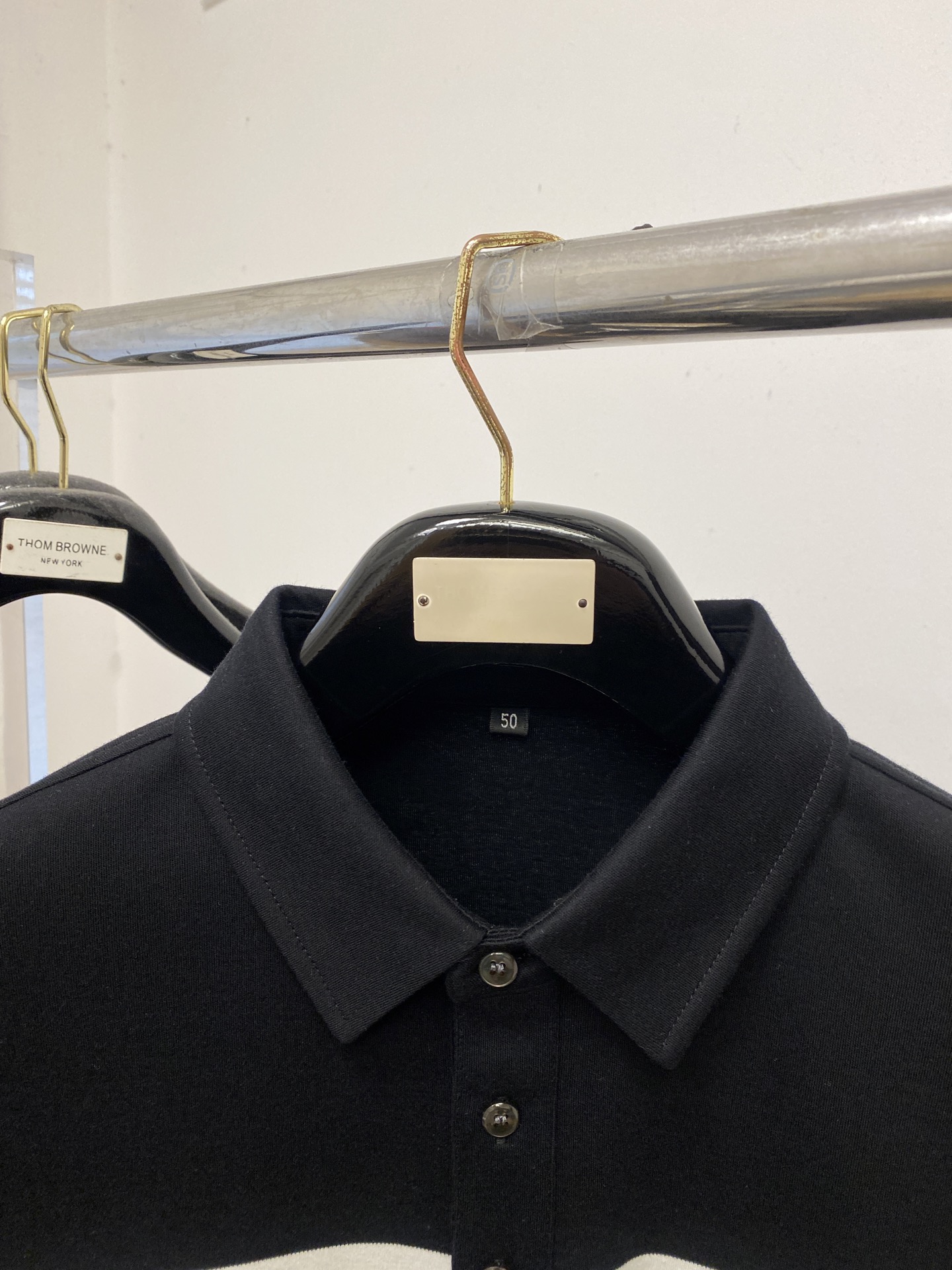 支持年后退换！ 普拉达、2025新品长袖，时尚帅气，简约百搭款，胸前五金装饰三角标logo，定制原版面料