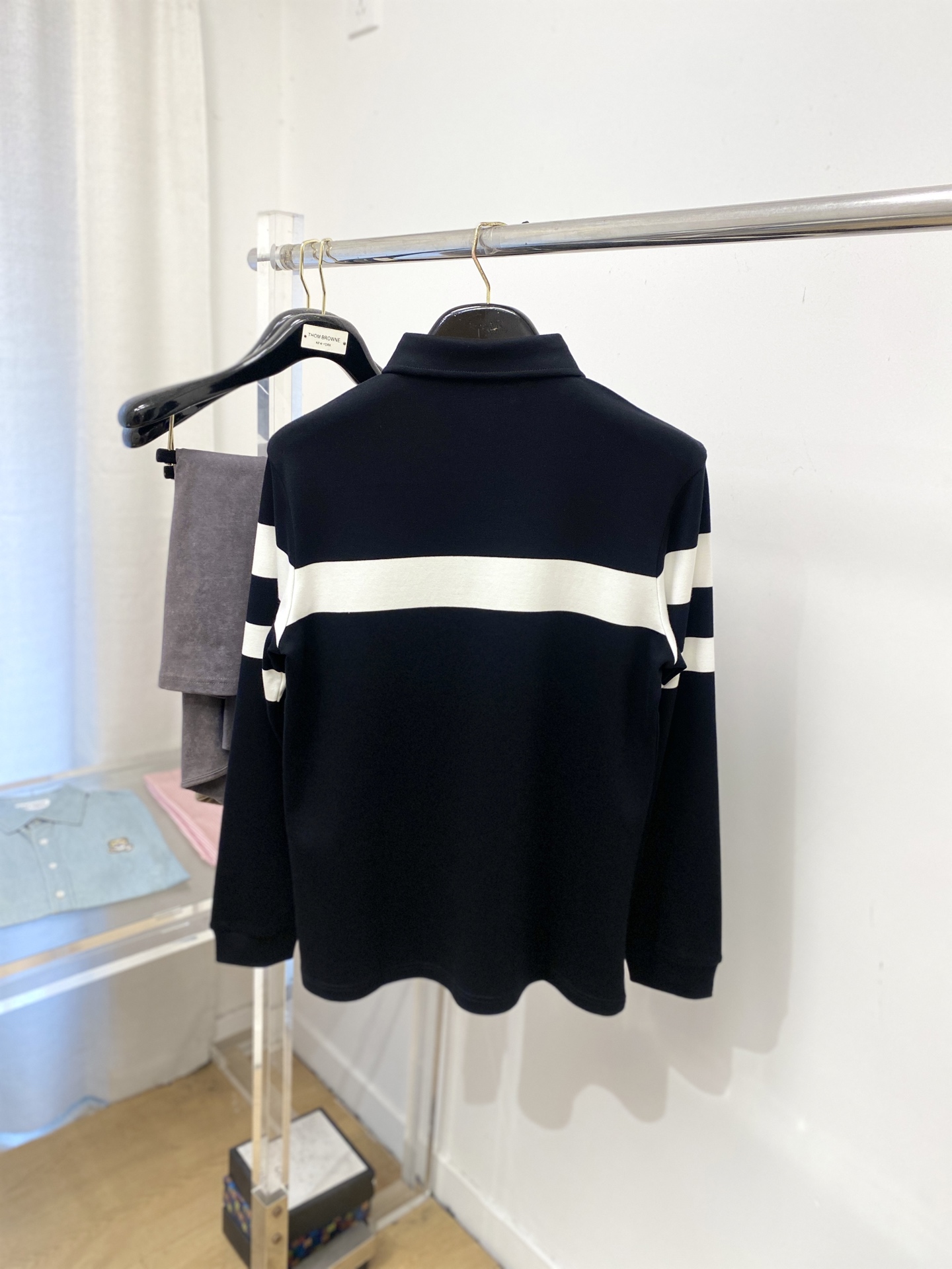 支持年后退换！ 普拉达、2025新品长袖，时尚帅气，简约百搭款，胸前五金装饰三角标logo，定制原版面料