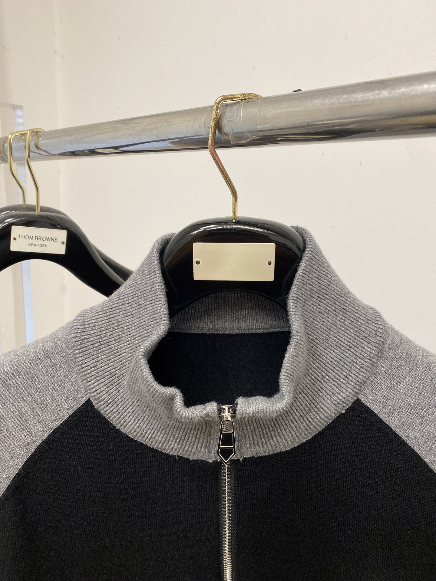 支持年后退换！ 路易威登、2025新品羊毛衣外套 具有手感细腻柔软，可直接与肌肤接触，让暖心的纱线变化出