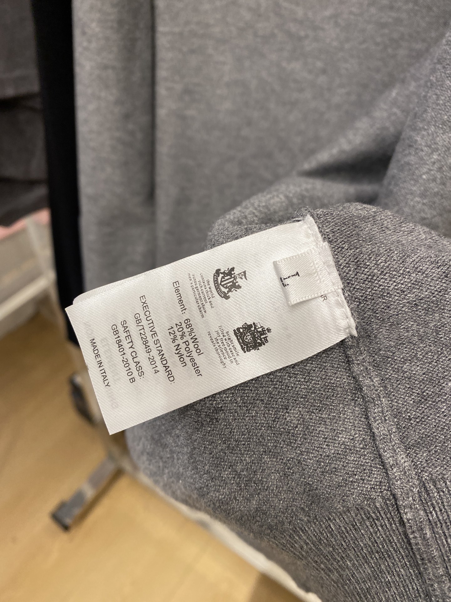 支持年后退换！ 路易威登、2025新品羊毛衣外套 具有手感细腻柔软，可直接与肌肤接触，让暖心的纱线变化出