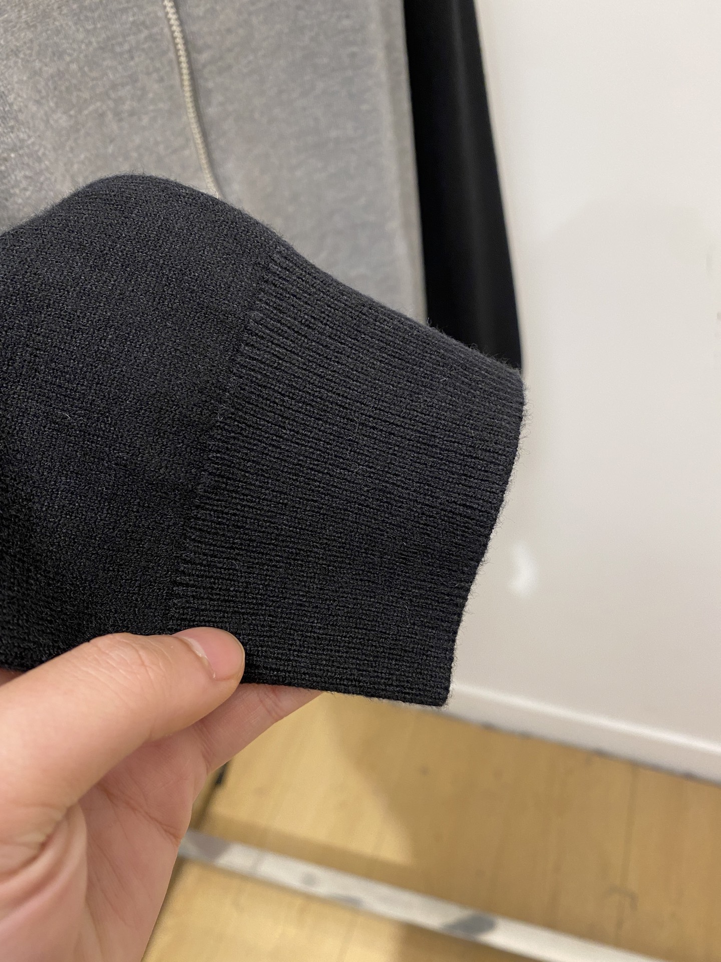 支持年后退换！ 路易威登、2025新品羊毛衣外套 具有手感细腻柔软，可直接与肌肤接触，让暖心的纱线变化出