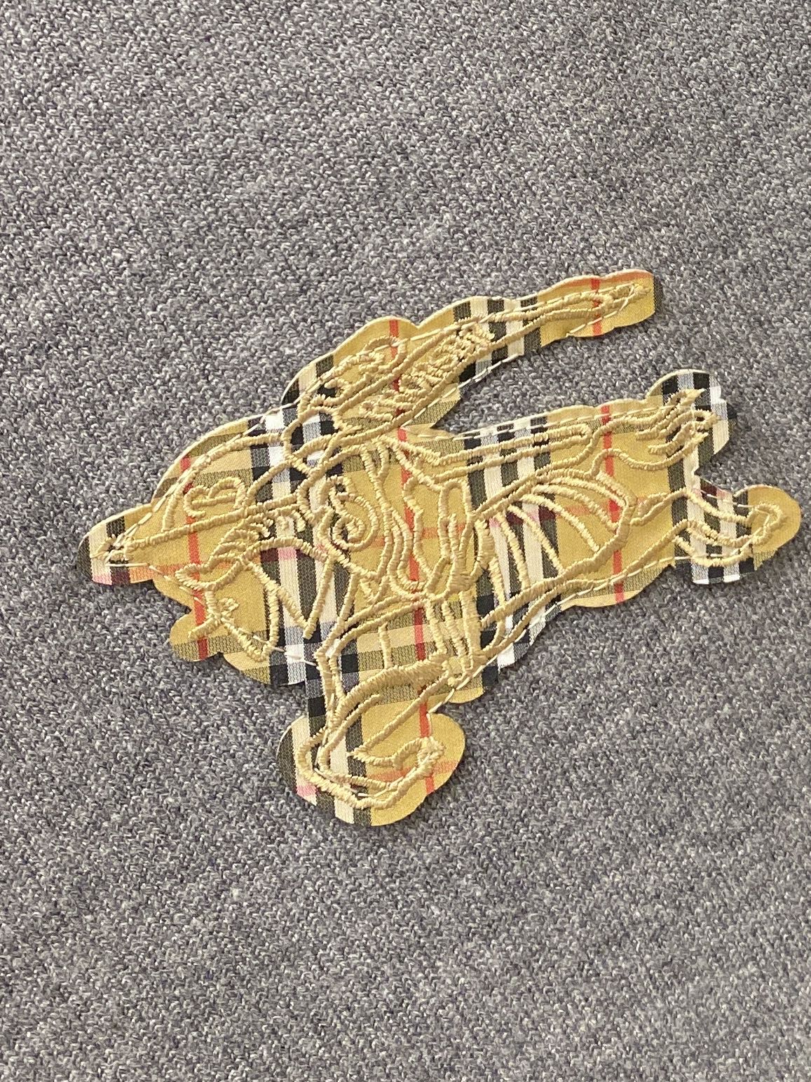 支持年后退换！ 巴宝莉、2025新品羊毛衣外套 具有手感细腻柔软，可直接与肌肤接触，让暖心的纱线变化出细