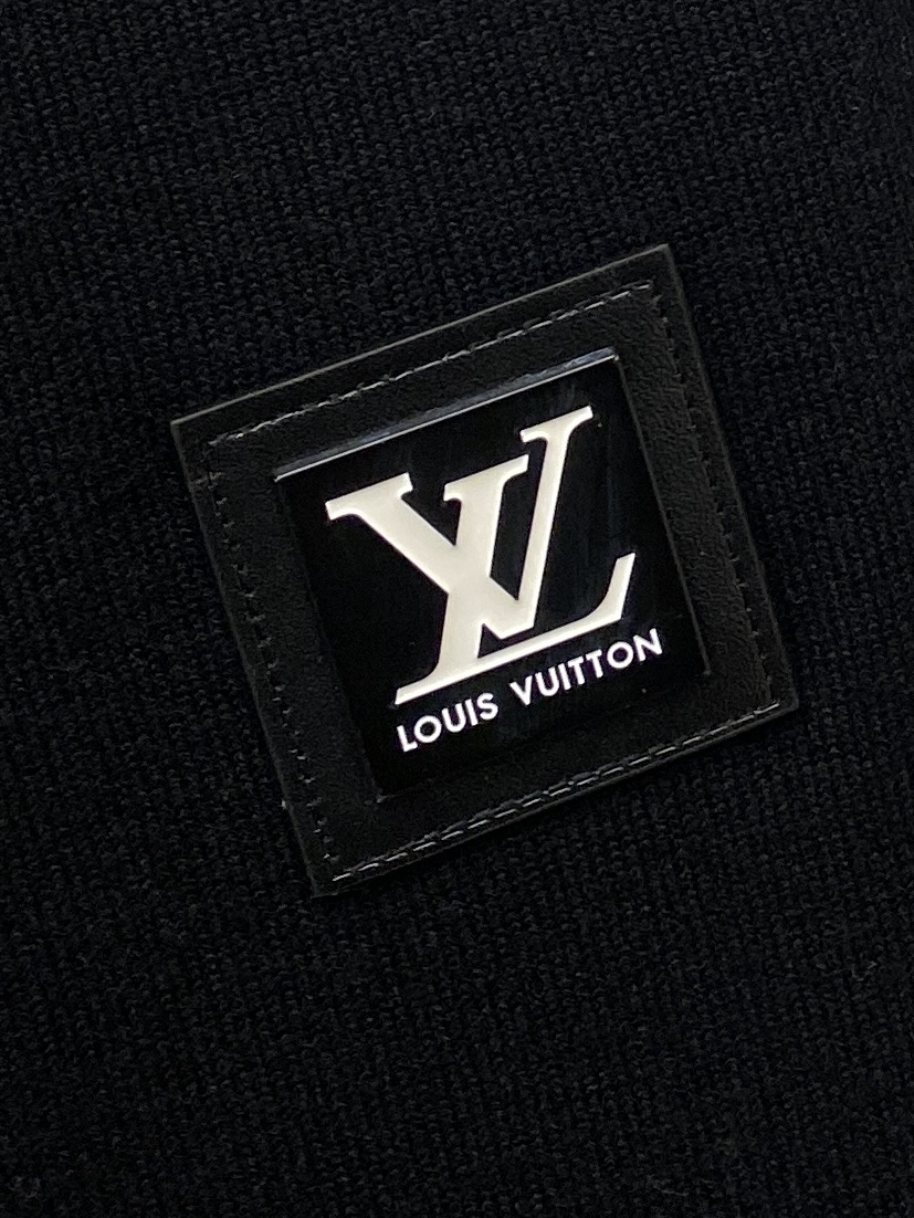 支持年后退换！ 路易威登、2025新品羊毛衣外套 具有手感细腻柔软，可直接与肌肤接触，让暖心的纱线变化出