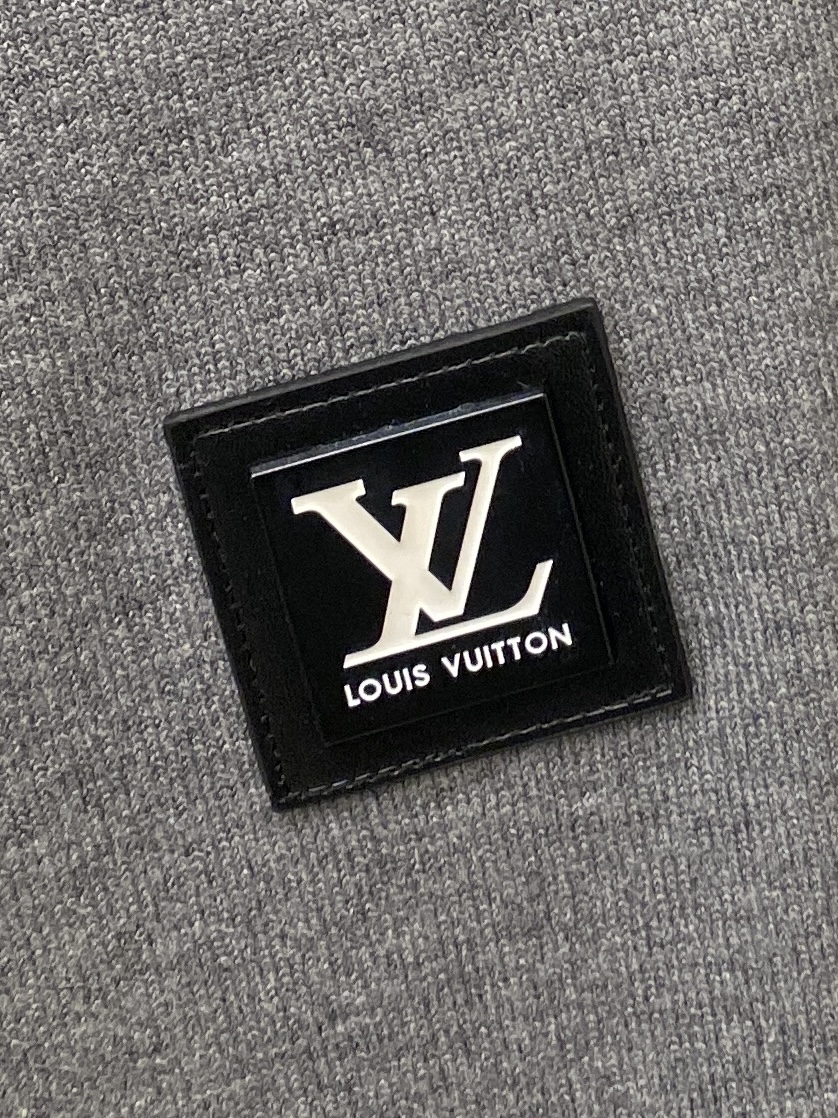 支持年后退换！ 路易威登、2025新品羊毛衣外套 具有手感细腻柔软，可直接与肌肤接触，让暖心的纱线变化出