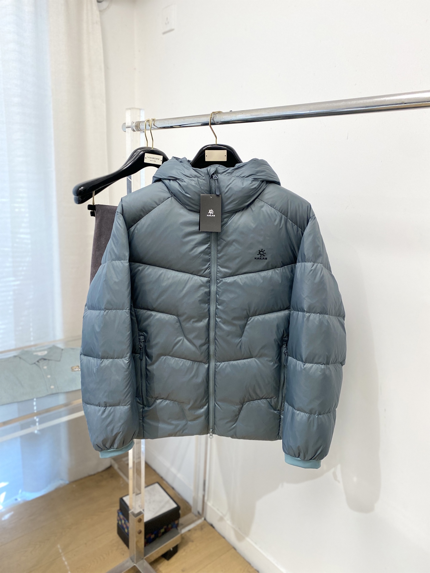 🌾退换KAILAS 时尚潮牌、2025最新款男士羽绒服、面料柔软舒适 ．上身版型超赞 ．拉链．辅料都是客