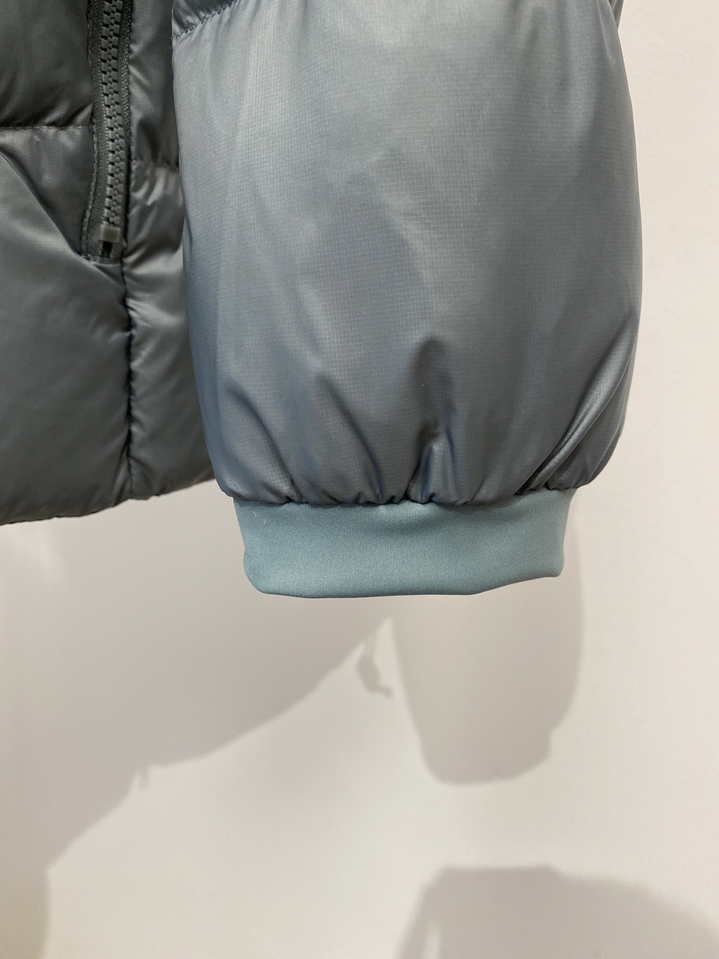 🌾退换KAILAS 时尚潮牌、2025最新款男士羽绒服、面料柔软舒适 ．上身版型超赞 ．拉链．辅料都是客