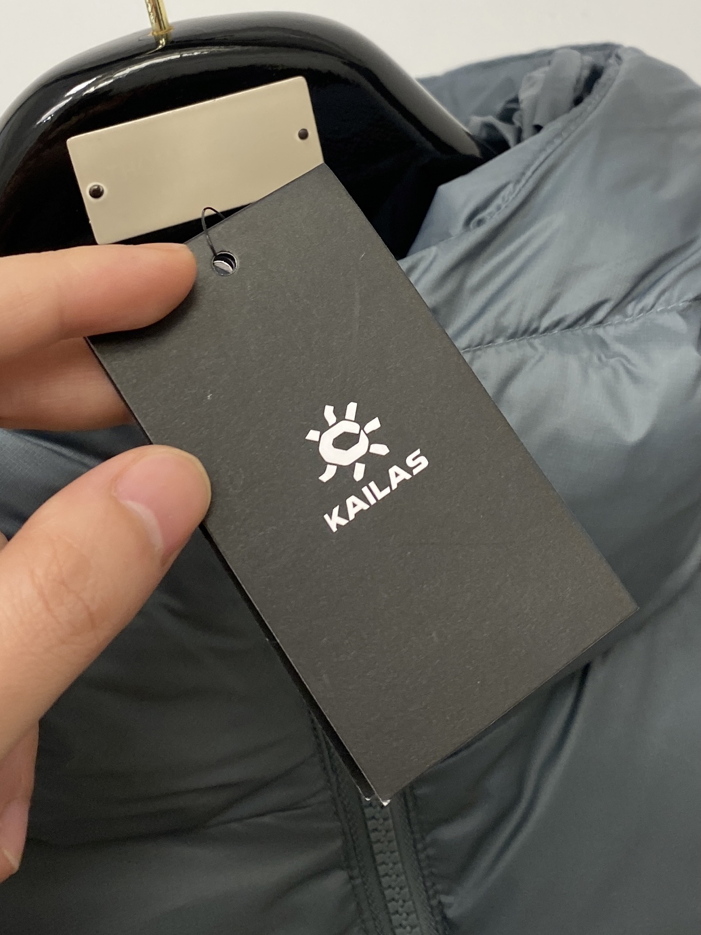 🌾退换KAILAS 时尚潮牌、2025最新款男士羽绒服、面料柔软舒适 ．上身版型超赞 ．拉链．辅料都是客