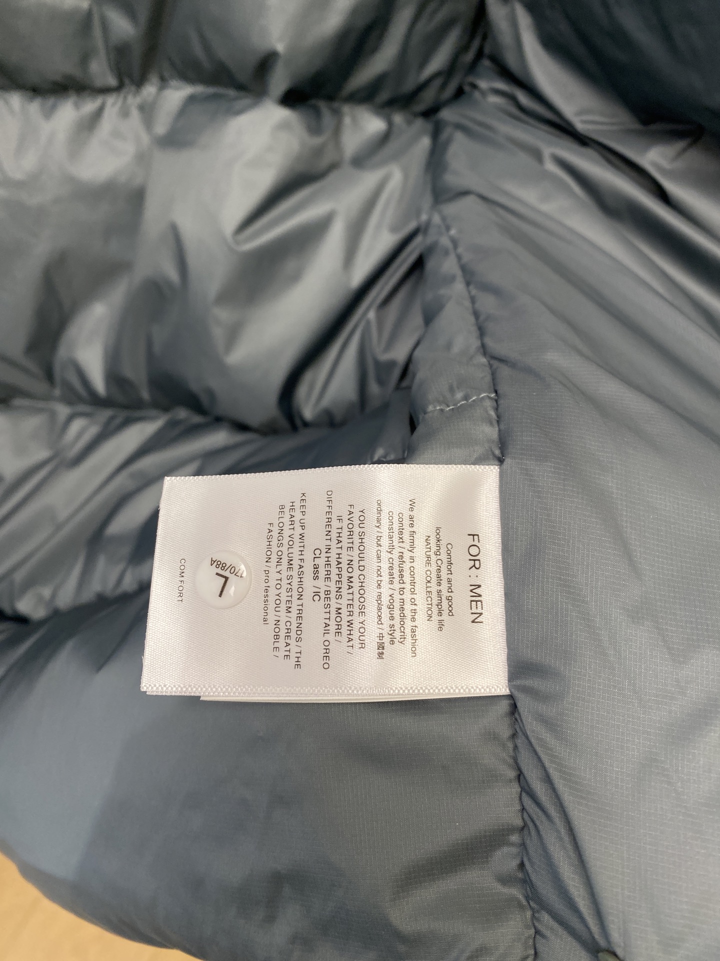 🌾退换KAILAS 时尚潮牌、2025最新款男士羽绒服、面料柔软舒适 ．上身版型超赞 ．拉链．辅料都是客