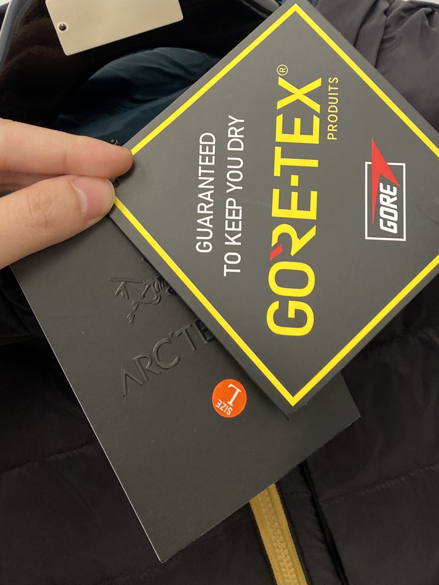 🌾退换始祖鸟、2025最新款男士轻薄羽绒服、面料柔软舒适 ．上身版型超赞 ．拉链．辅料都是客供 、进口面