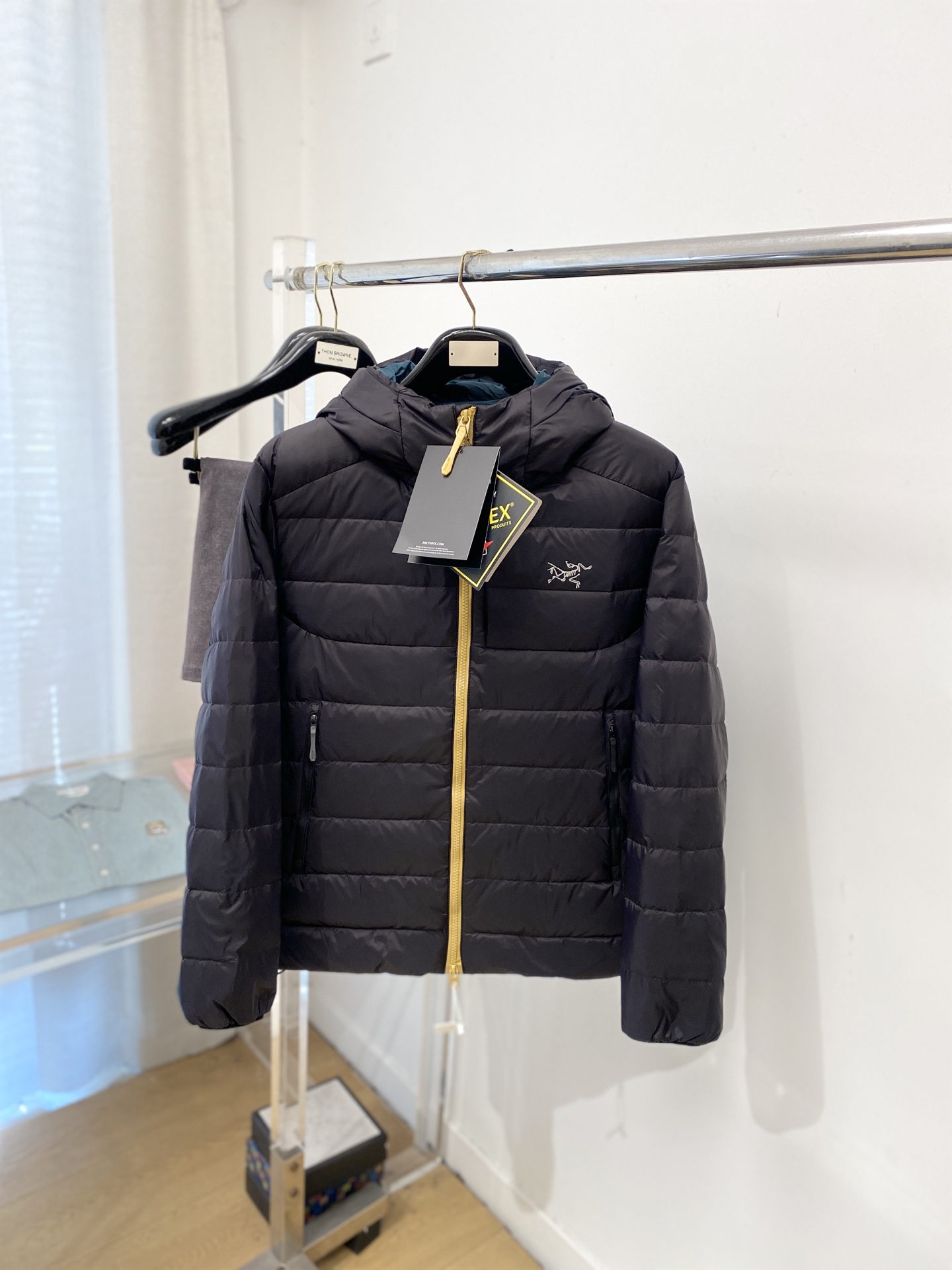 🌾退换始祖鸟、2025最新款男士轻薄羽绒服、面料柔软舒适 ．上身版型超赞 ．拉链．辅料都是客供 、进口面