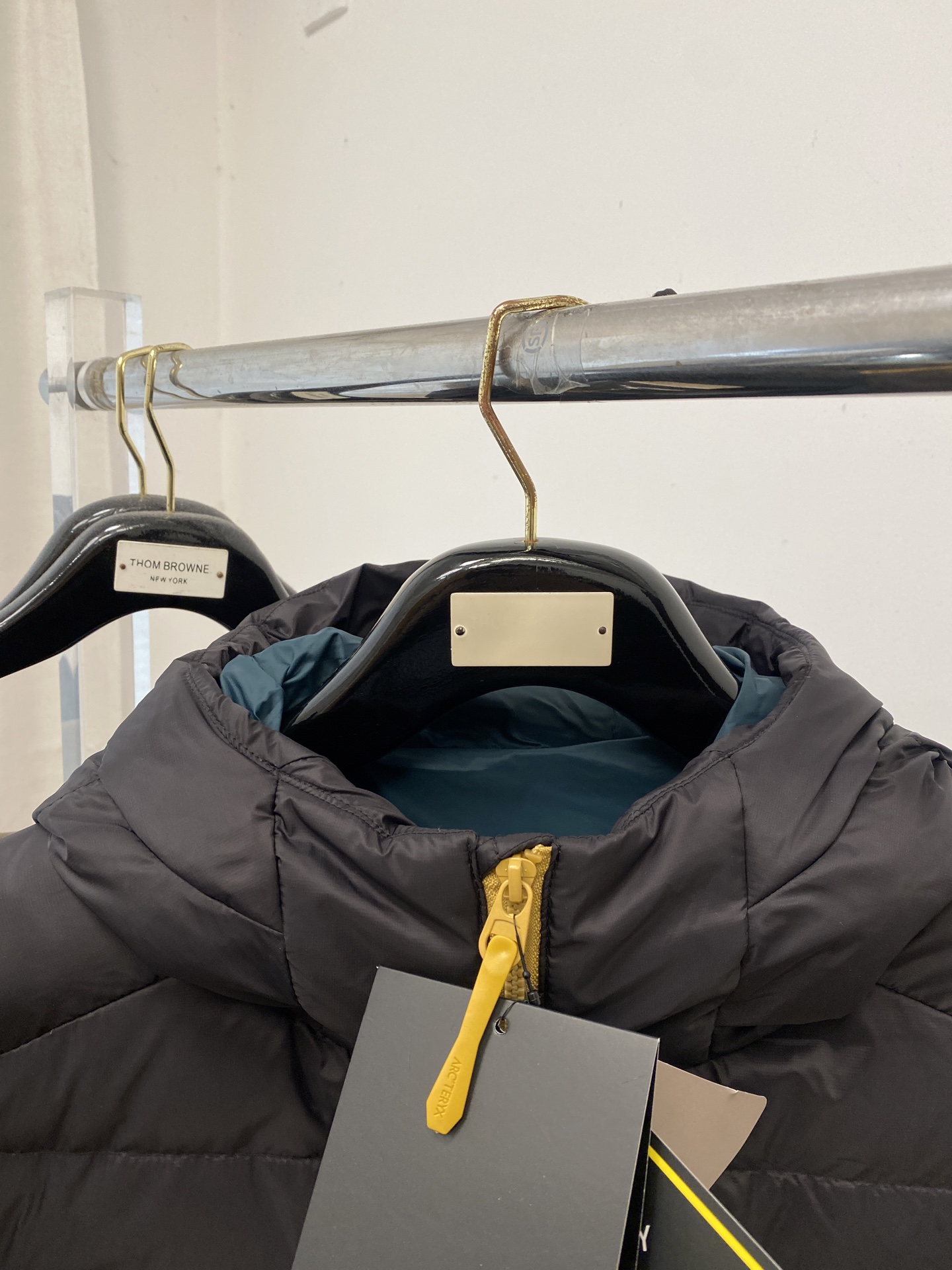 🌾退换始祖鸟、2025最新款男士轻薄羽绒服、面料柔软舒适 ．上身版型超赞 ．拉链．辅料都是客供 、进口面