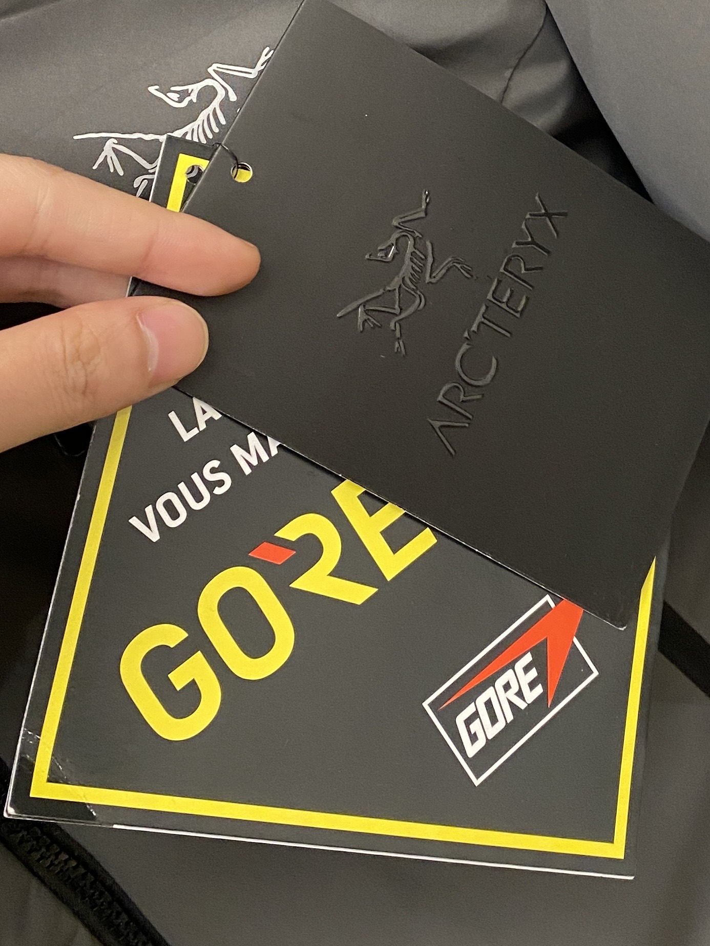 🌾退换始祖鸟、2025最新款男士轻薄羽绒服、面料柔软舒适 ．上身版型超赞 ．拉链．辅料都是客供 、进口面