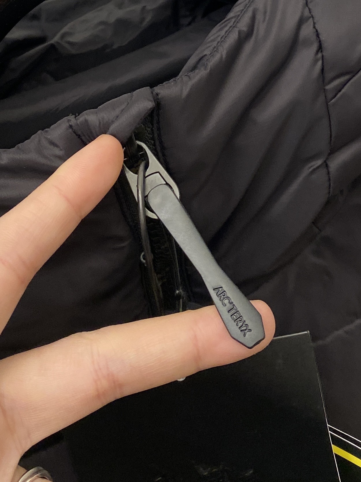 🌾退换始祖鸟、2025最新款男士轻薄羽绒服、面料柔软舒适 ．上身版型超赞 ．拉链．辅料都是客供 、进口面