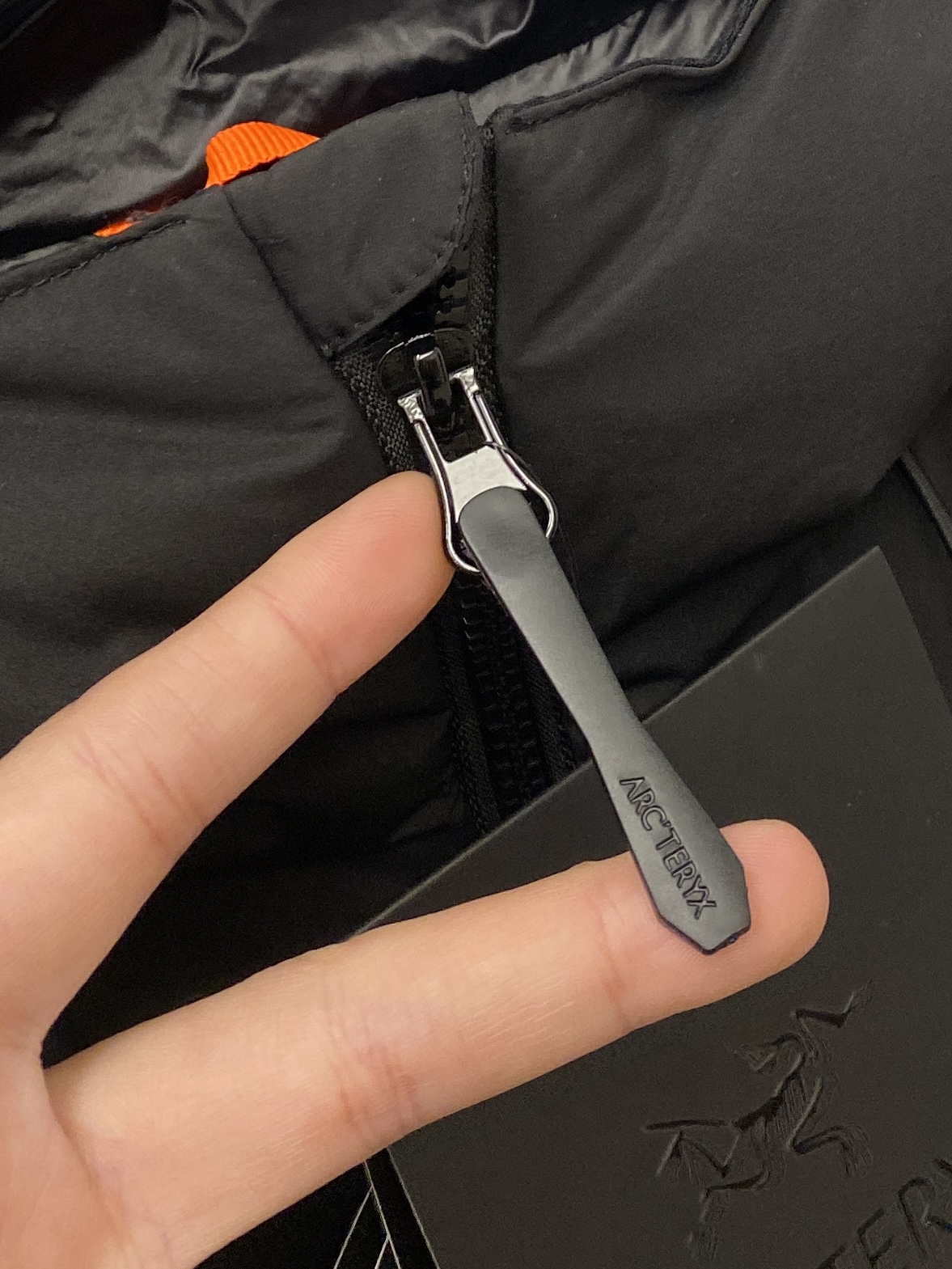 🌾退换始祖鸟、2025最新款男士轻薄羽绒服、面料柔软舒适 ．上身版型超赞 ．拉链．辅料都是客供 、进口面